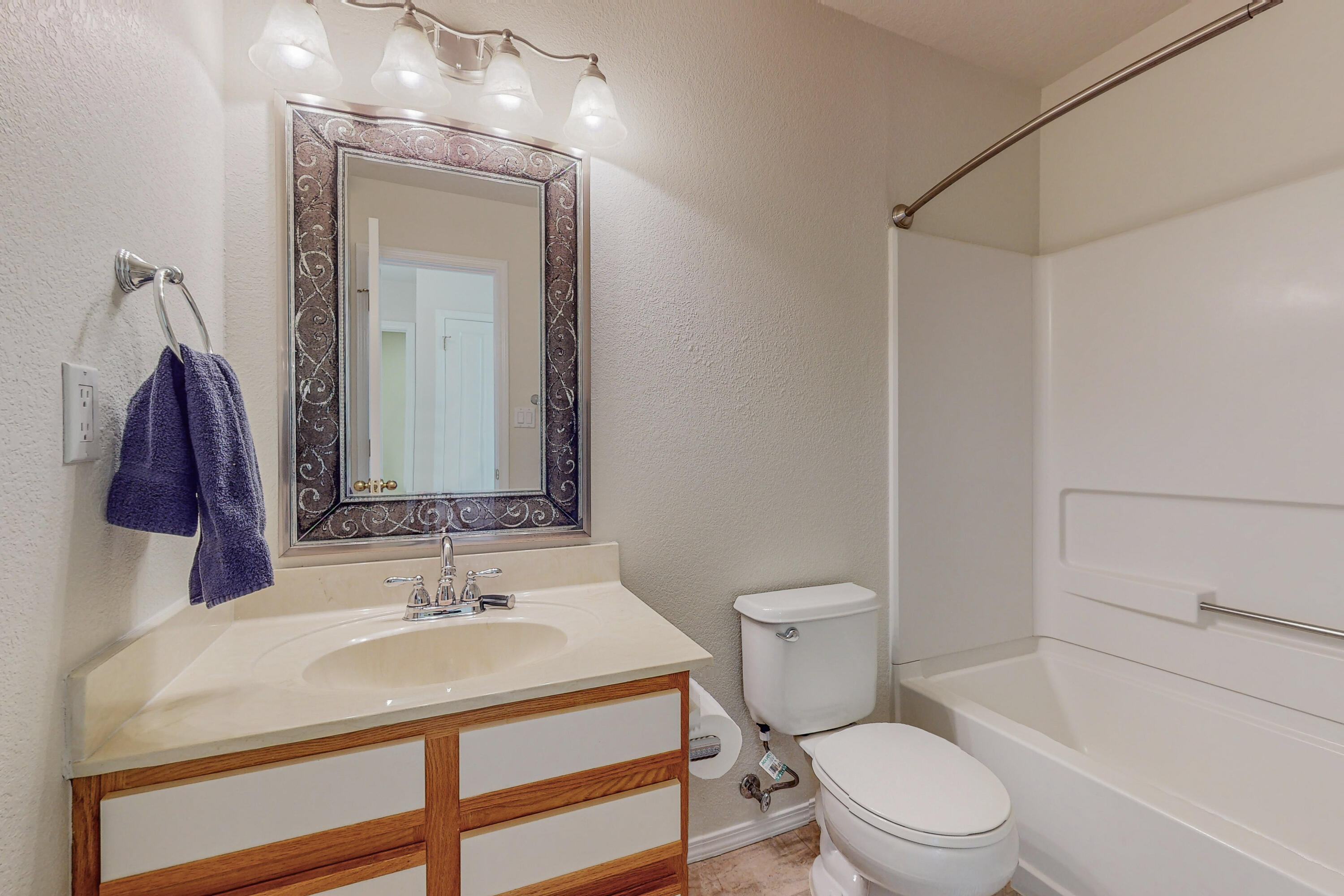 2131 Altura Azul Lane NE