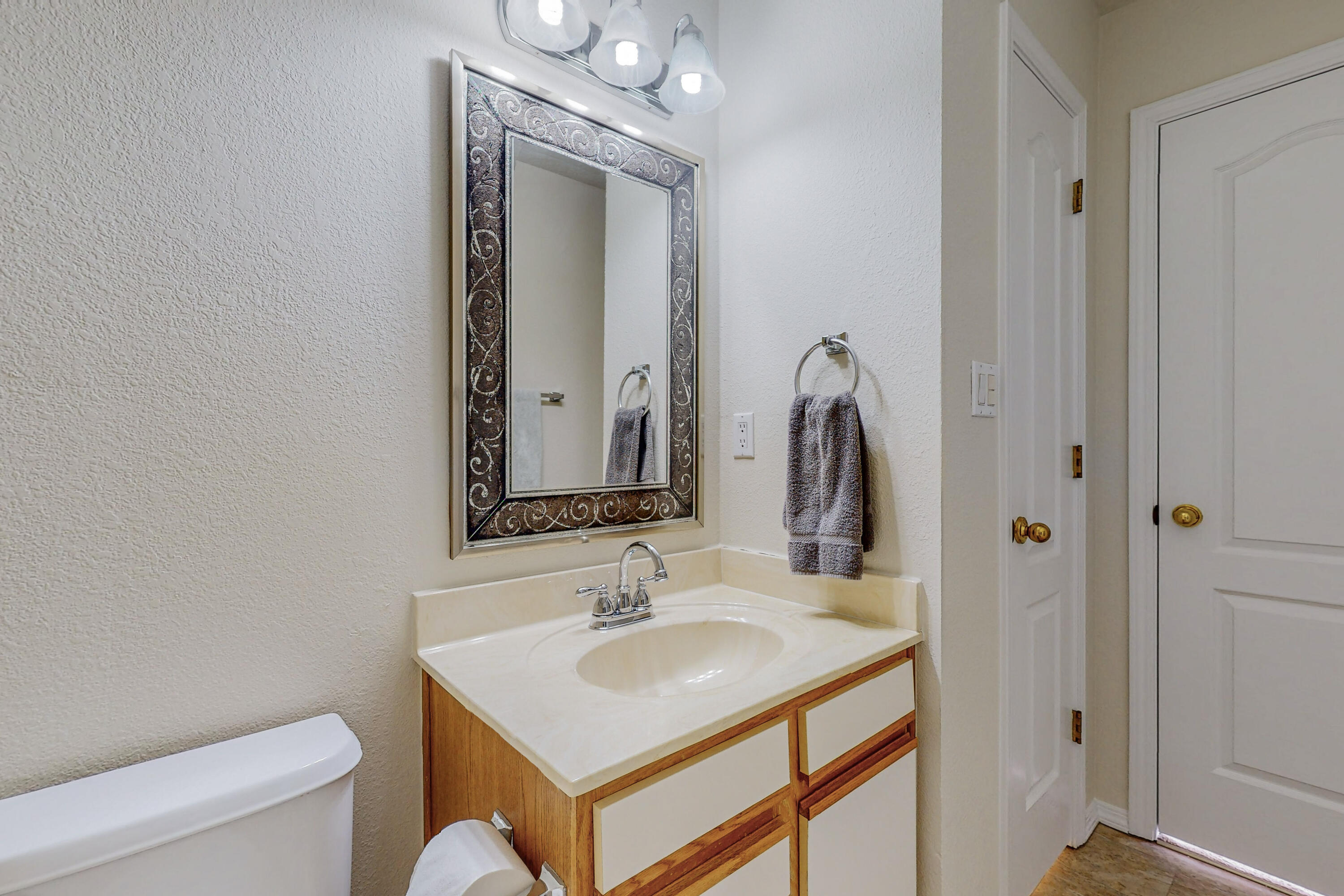 2131 Altura Azul Lane NE