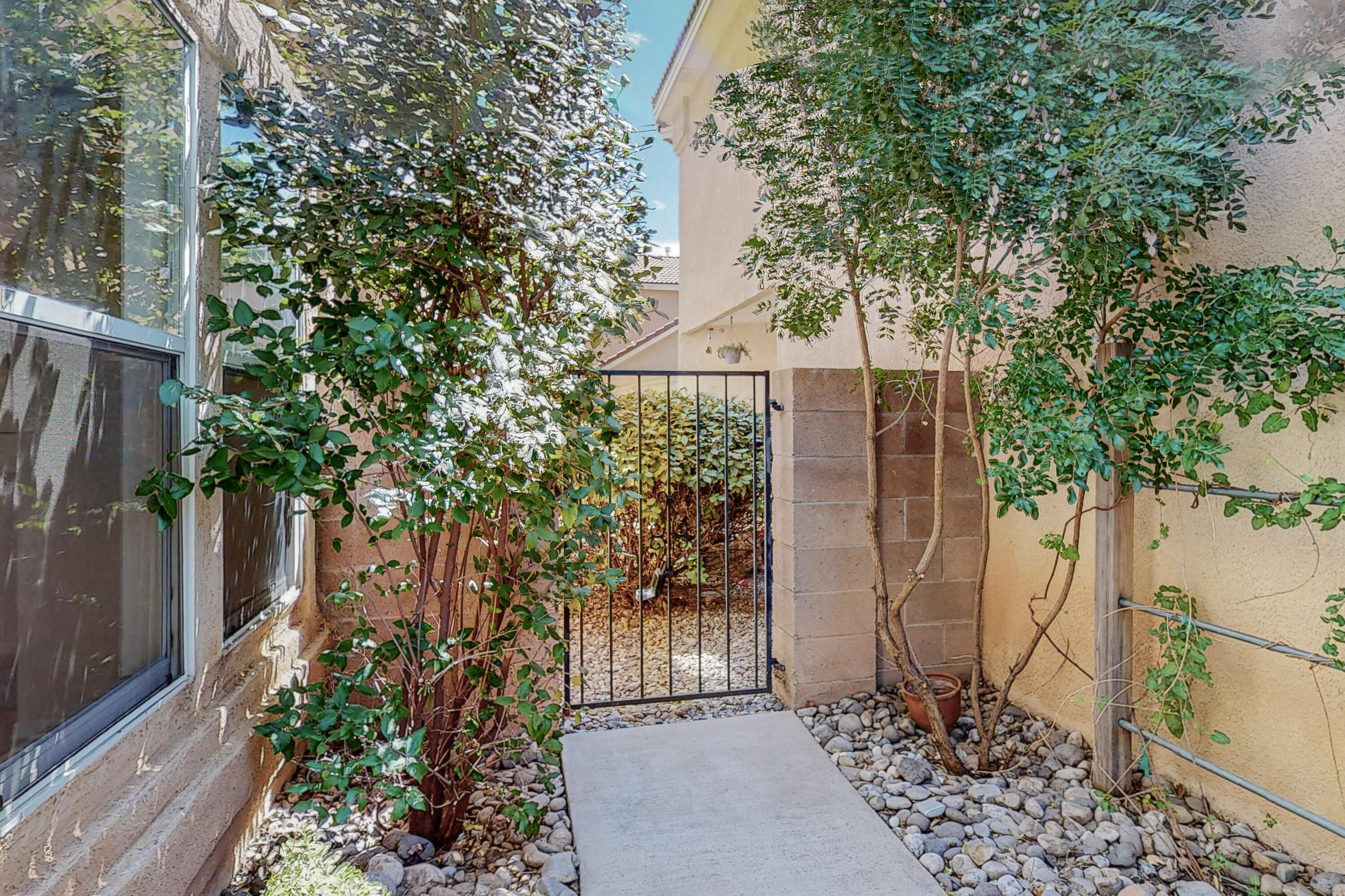 2131 Altura Azul Lane NE