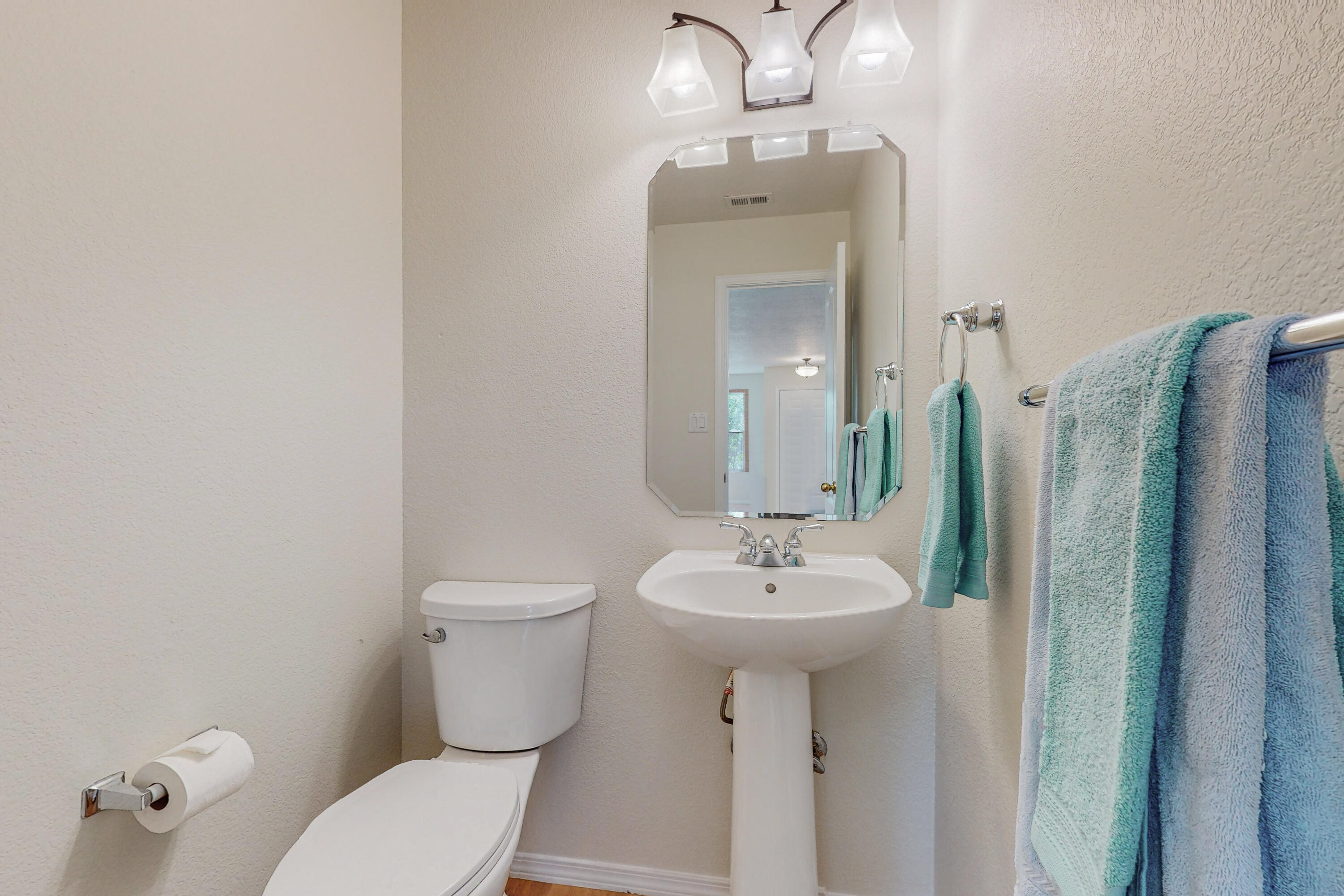 2131 Altura Azul Lane NE