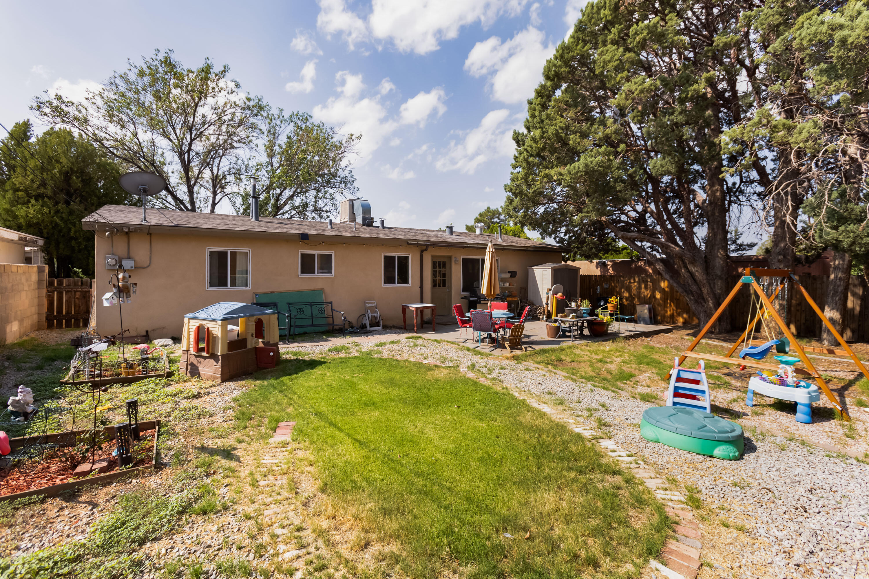 10101 Matthew Avenue NE