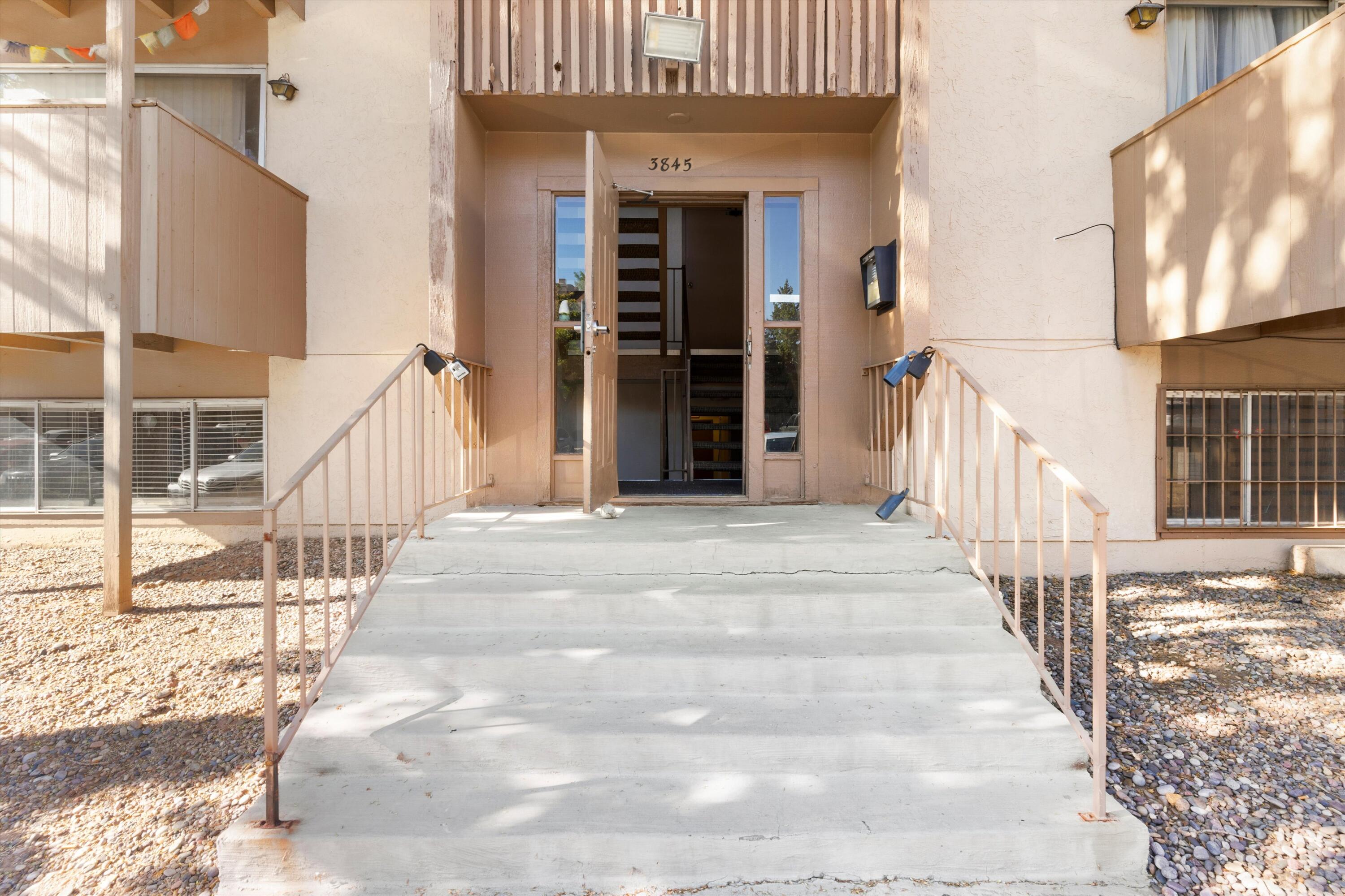 3845 Montgomery Boulevard NE 905