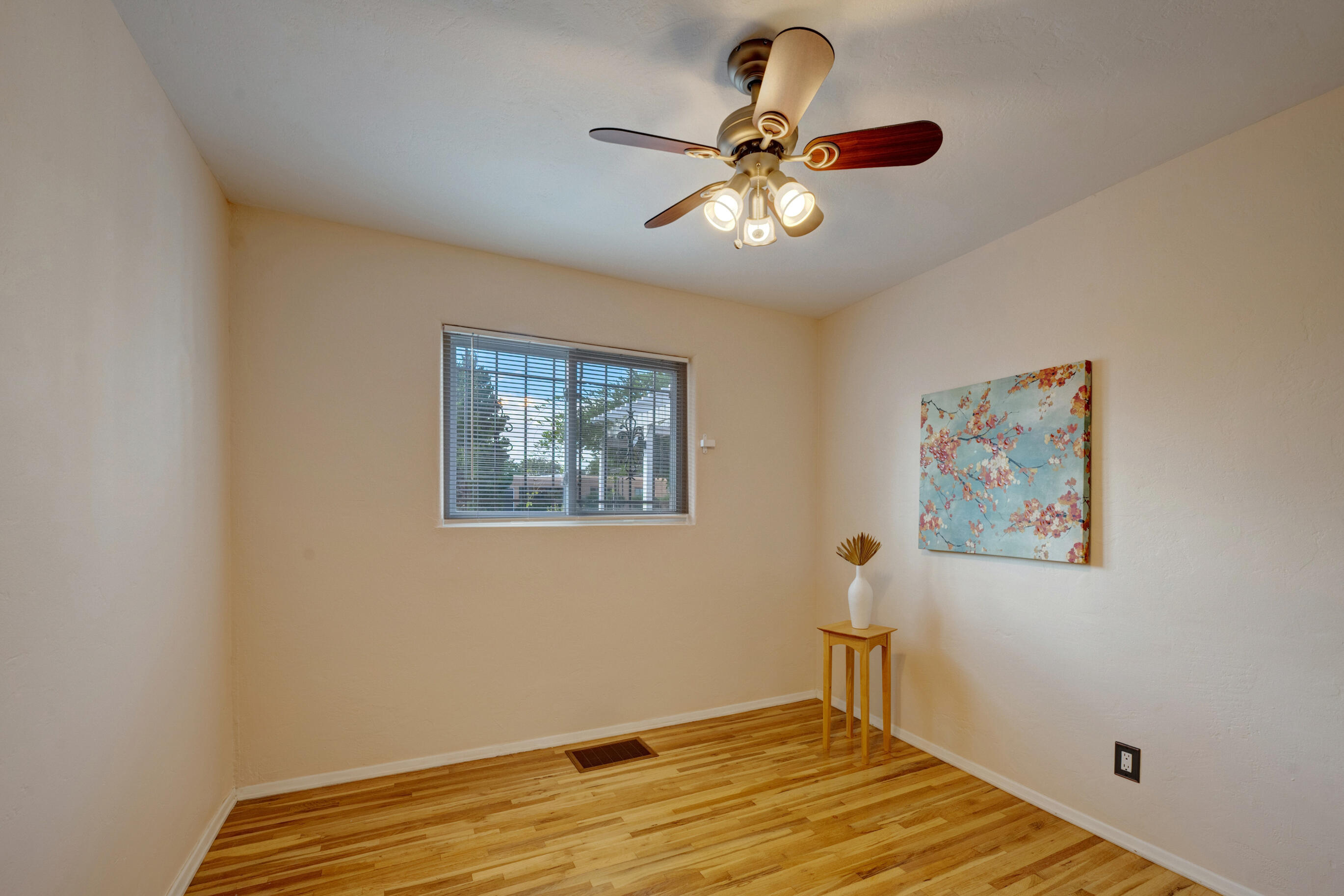 7510 Euclid Avenue NE