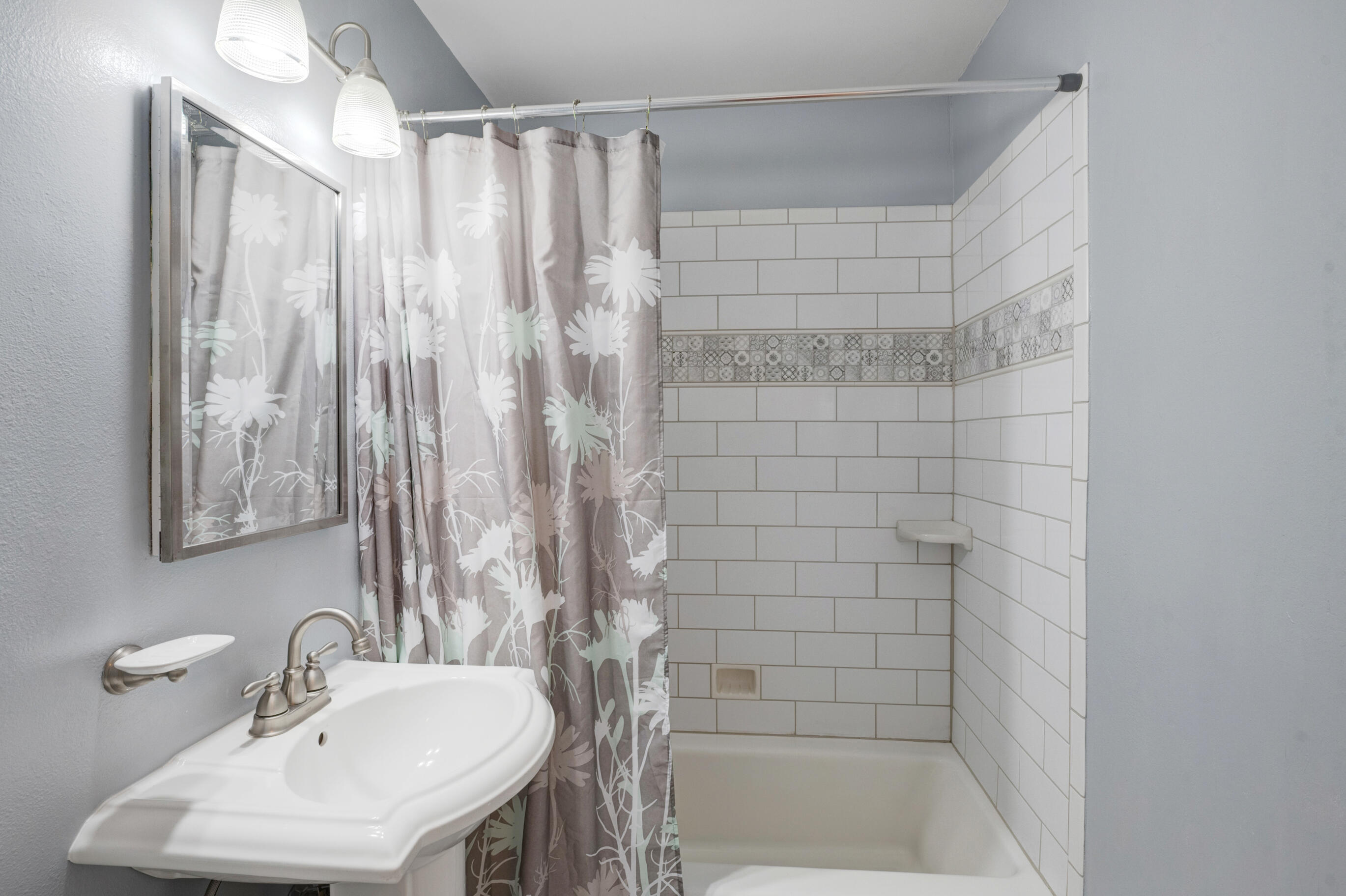 7510 Euclid Avenue NE