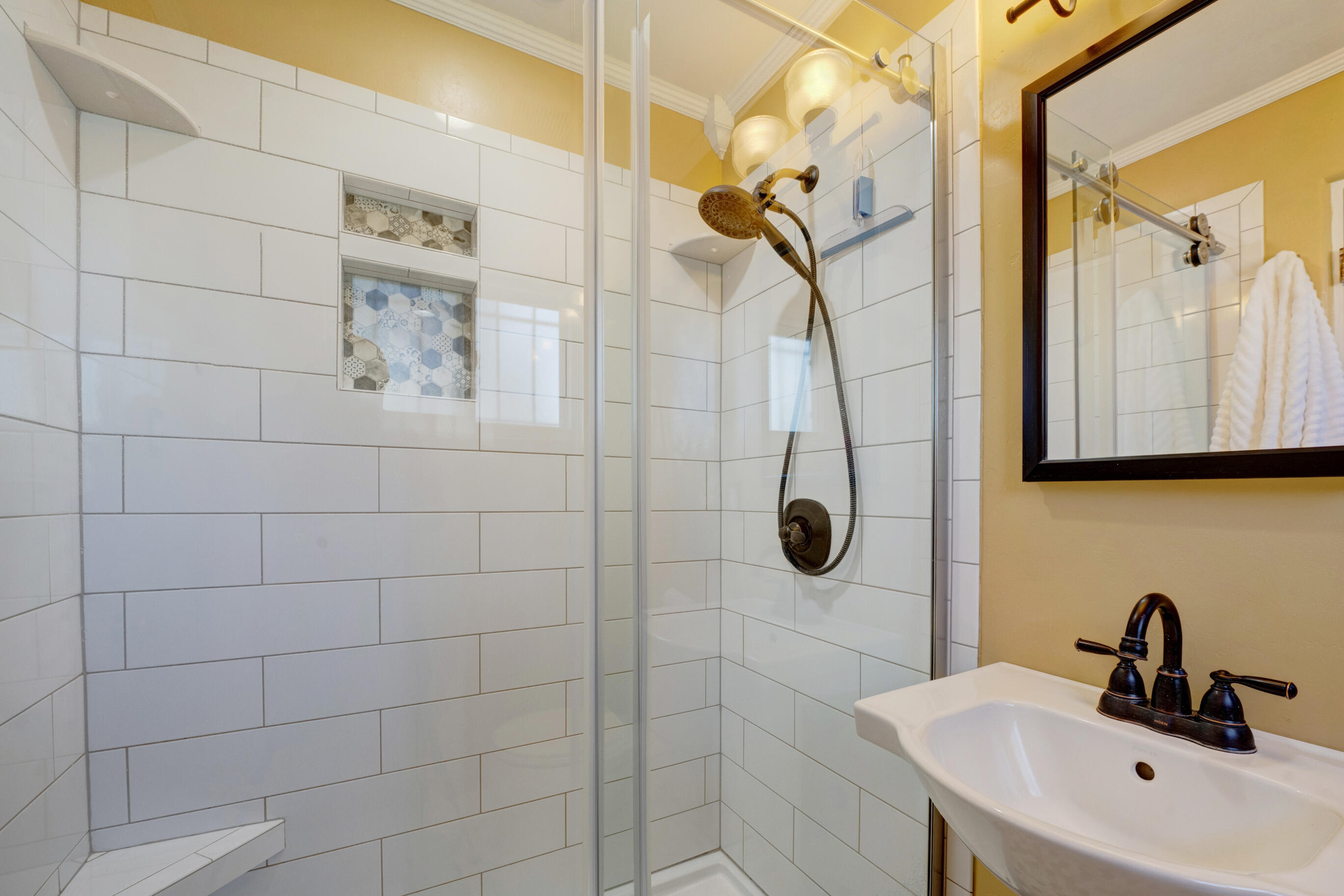 7510 Euclid Avenue NE