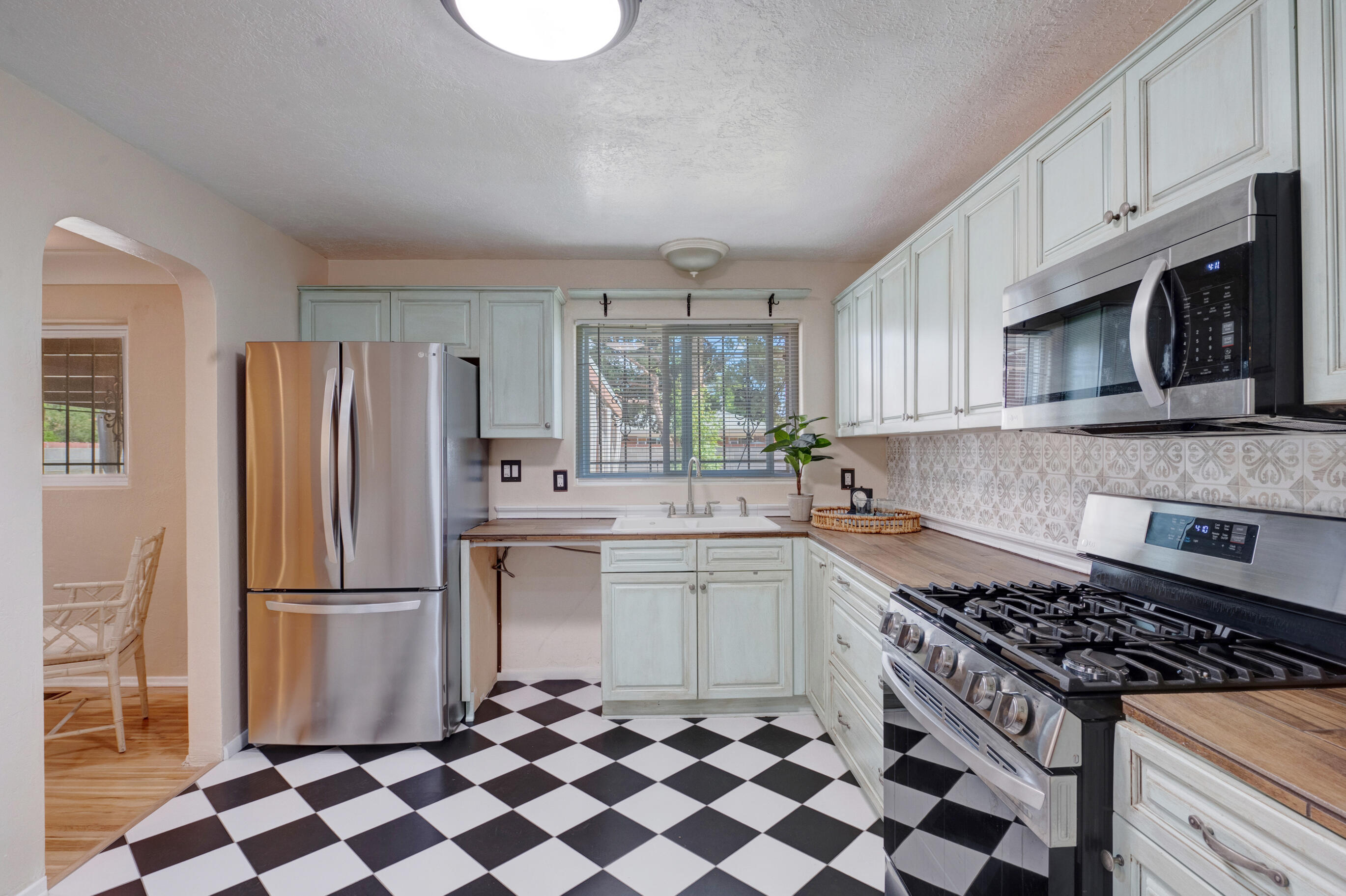 7510 Euclid Avenue NE