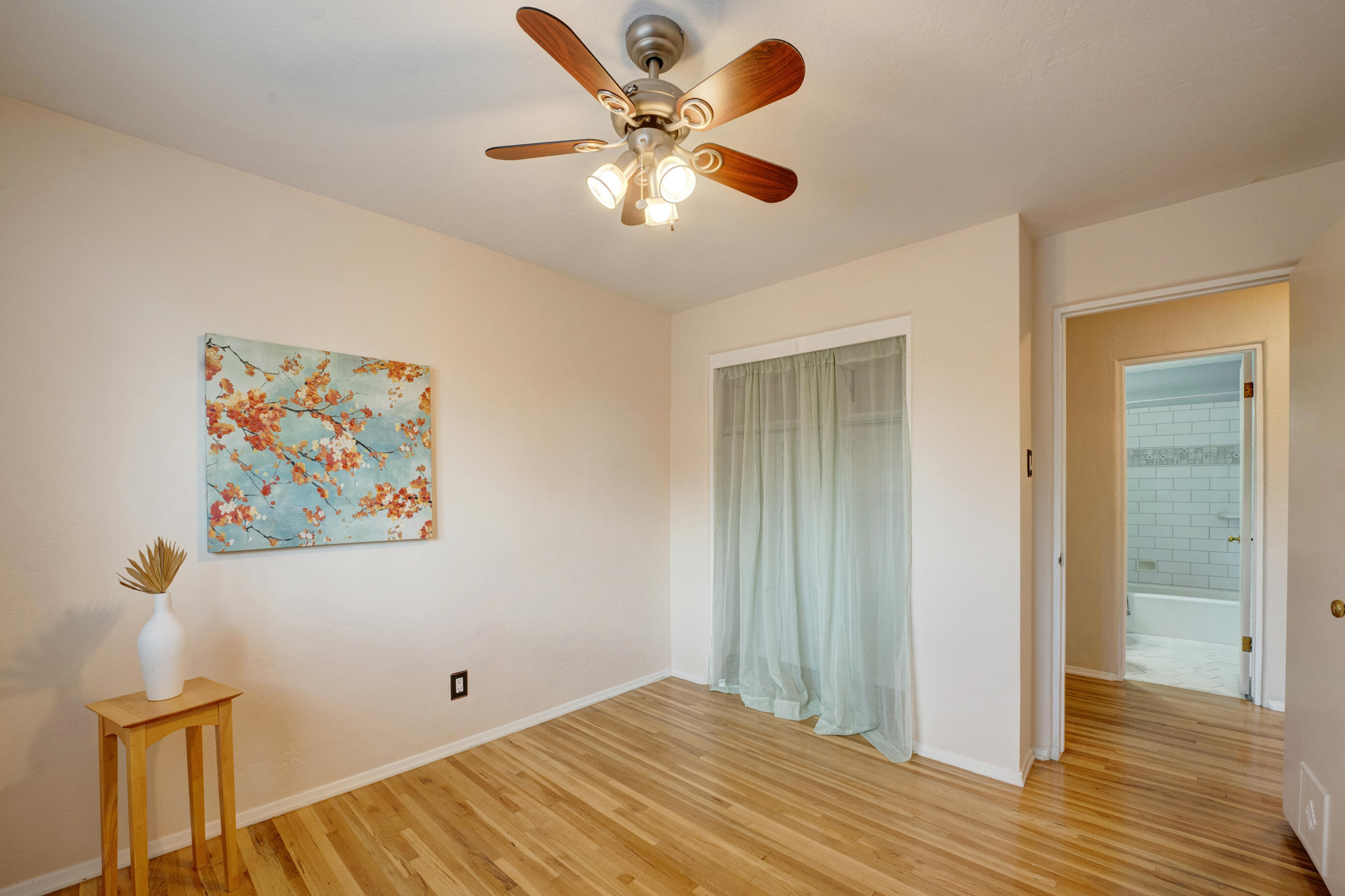 7510 Euclid Avenue NE