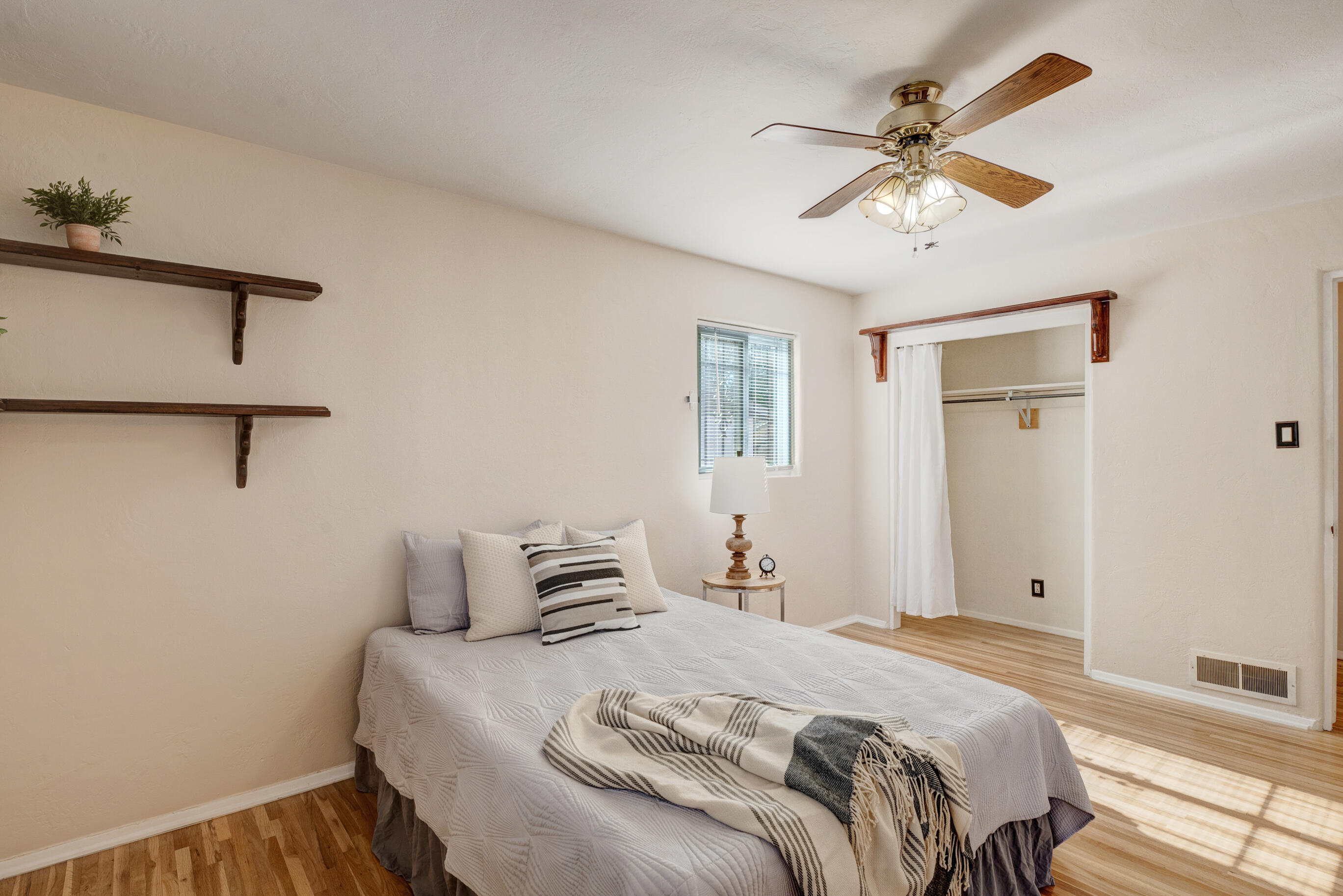 7510 Euclid Avenue NE