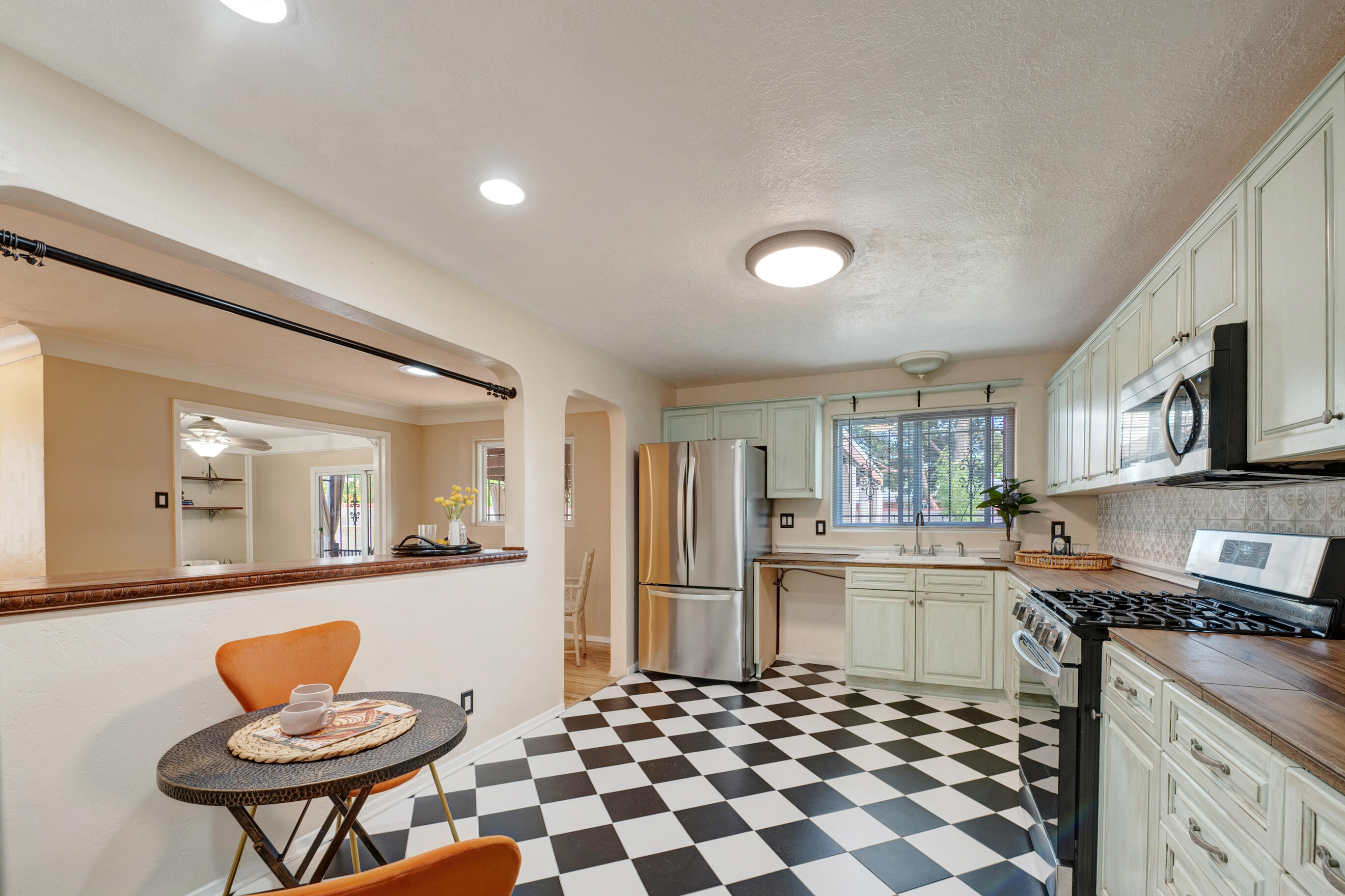 7510 Euclid Avenue NE