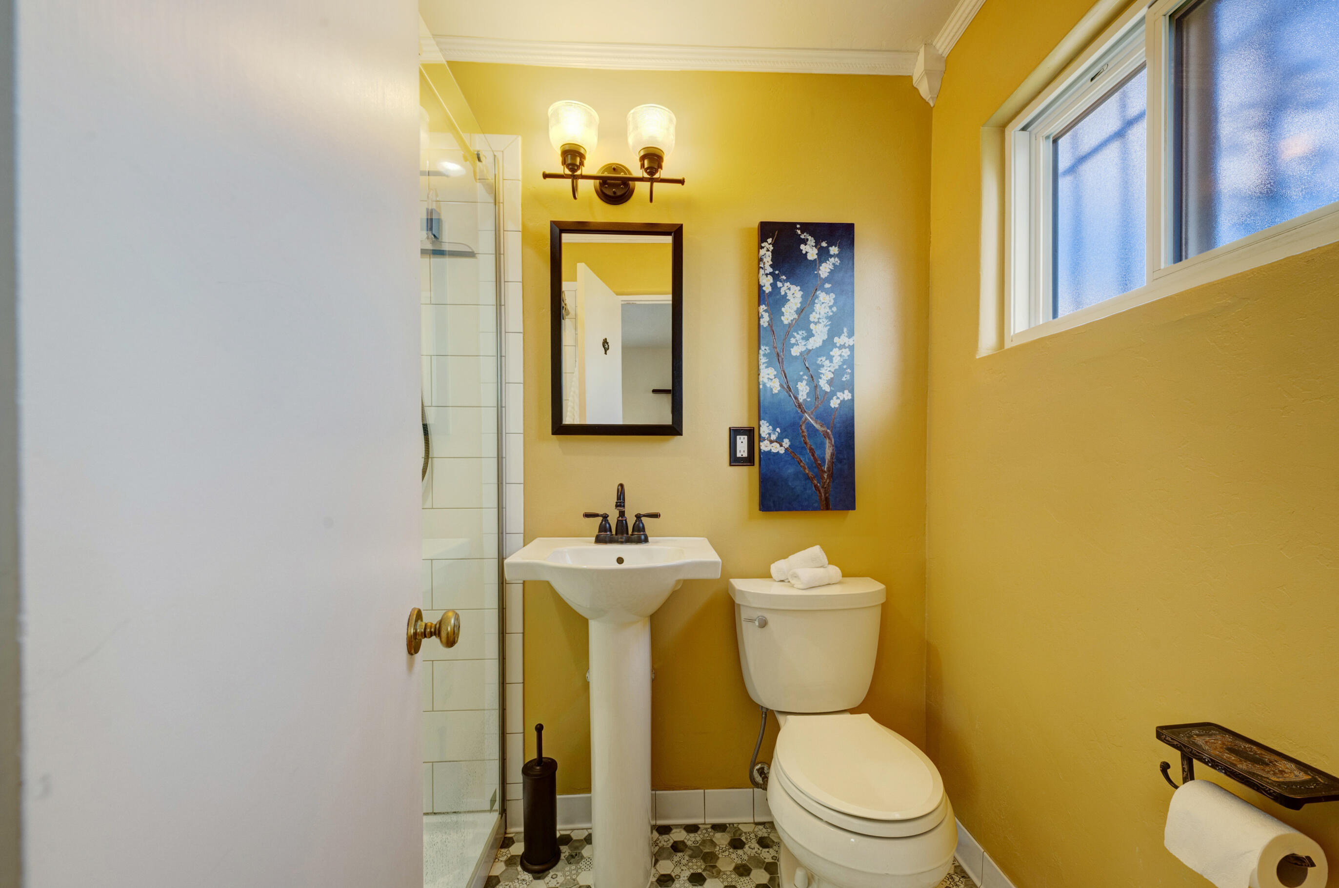 7510 Euclid Avenue NE