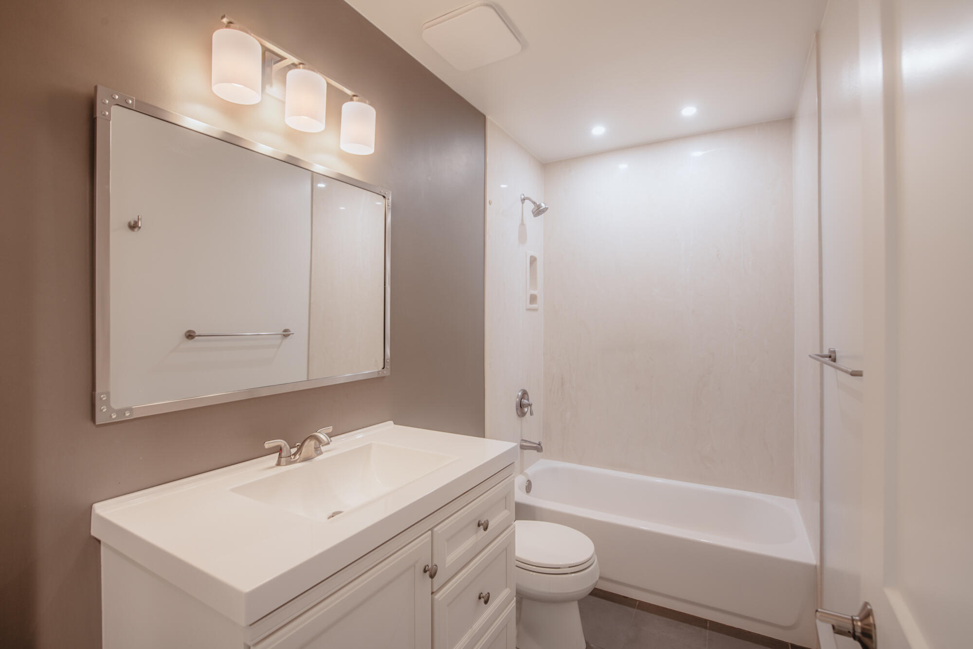 870 Tarpon Avenue SE