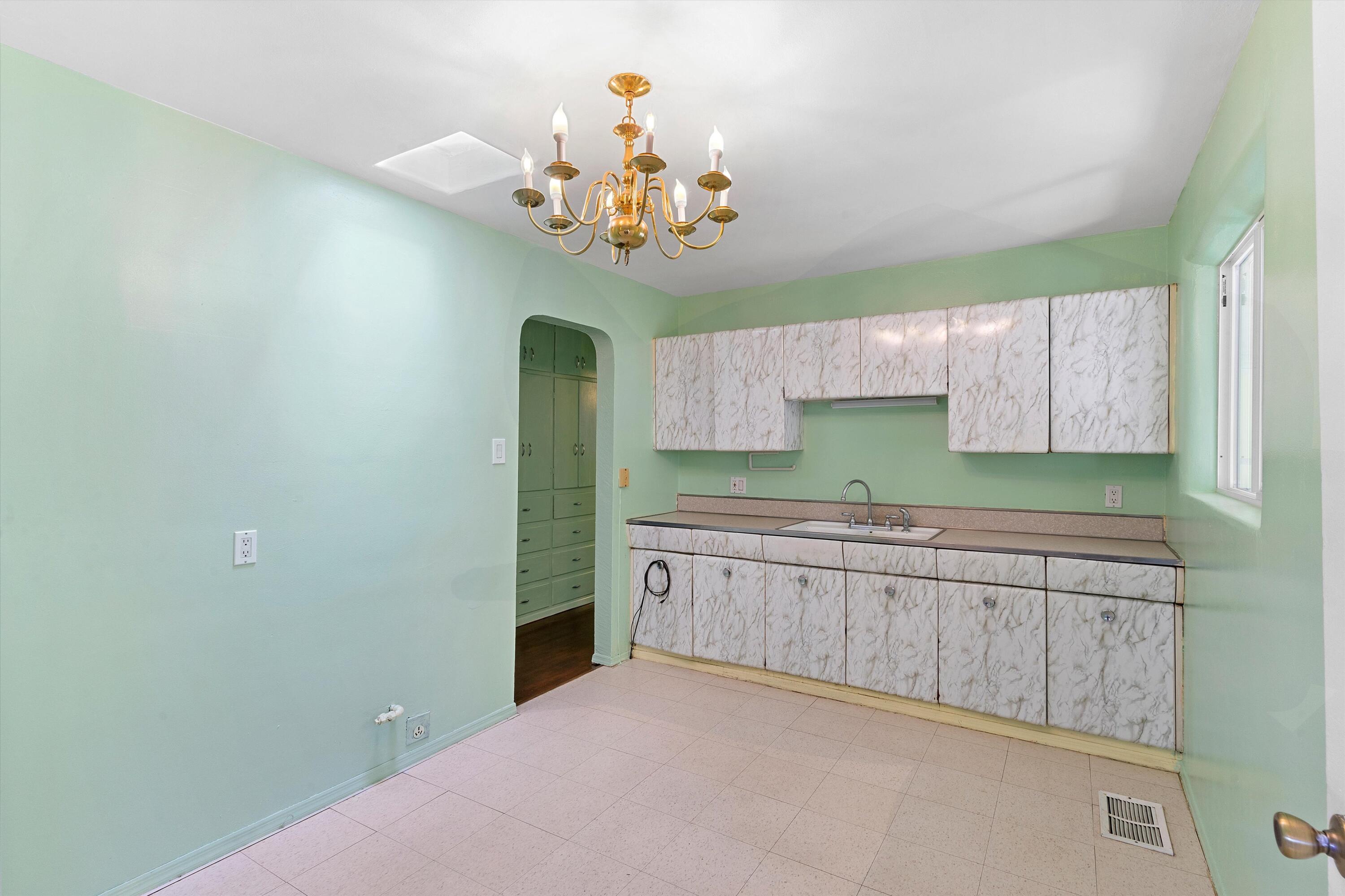 1120 Indiana Street SE