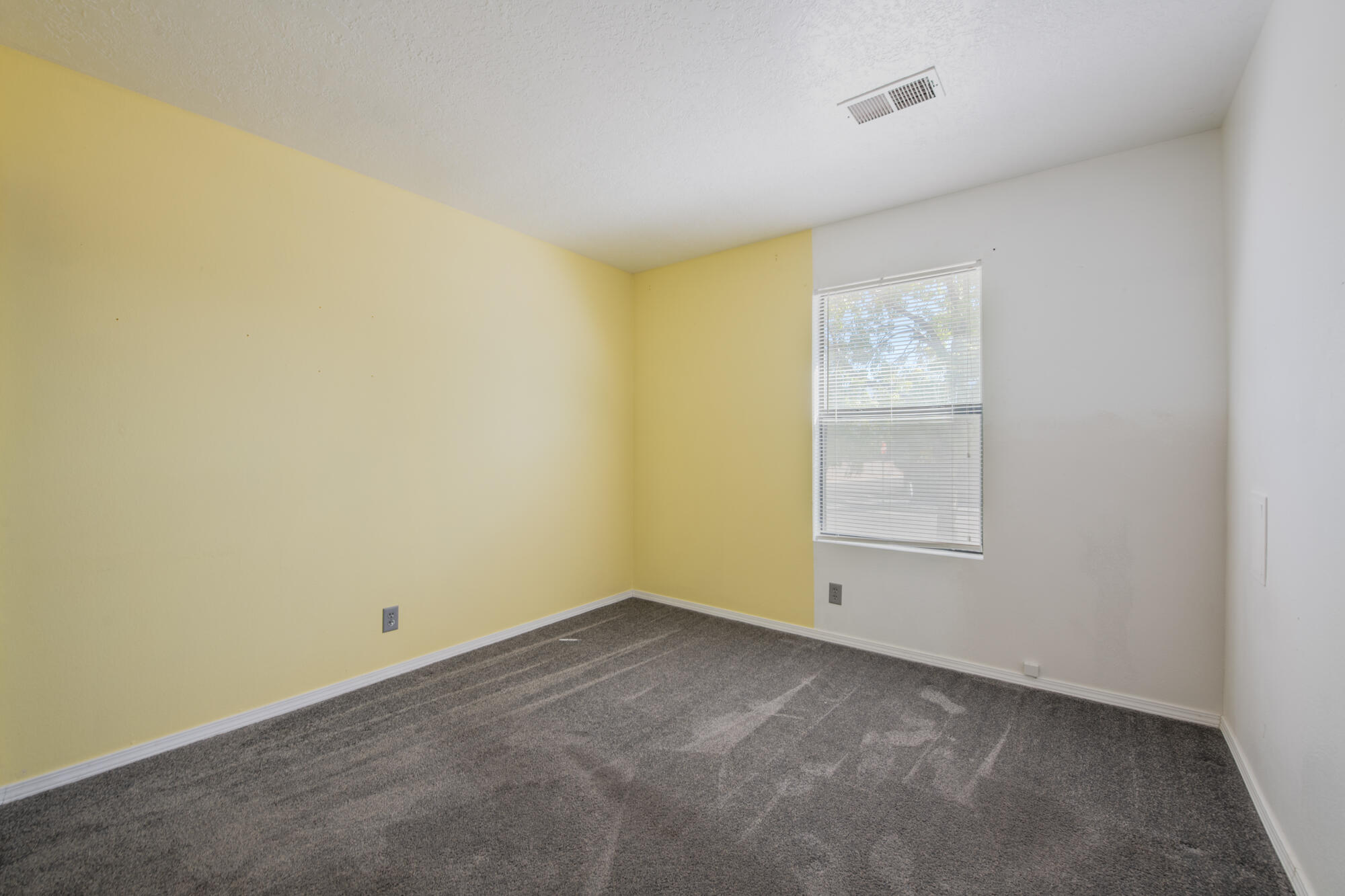 1945 Roanoke Drive NE