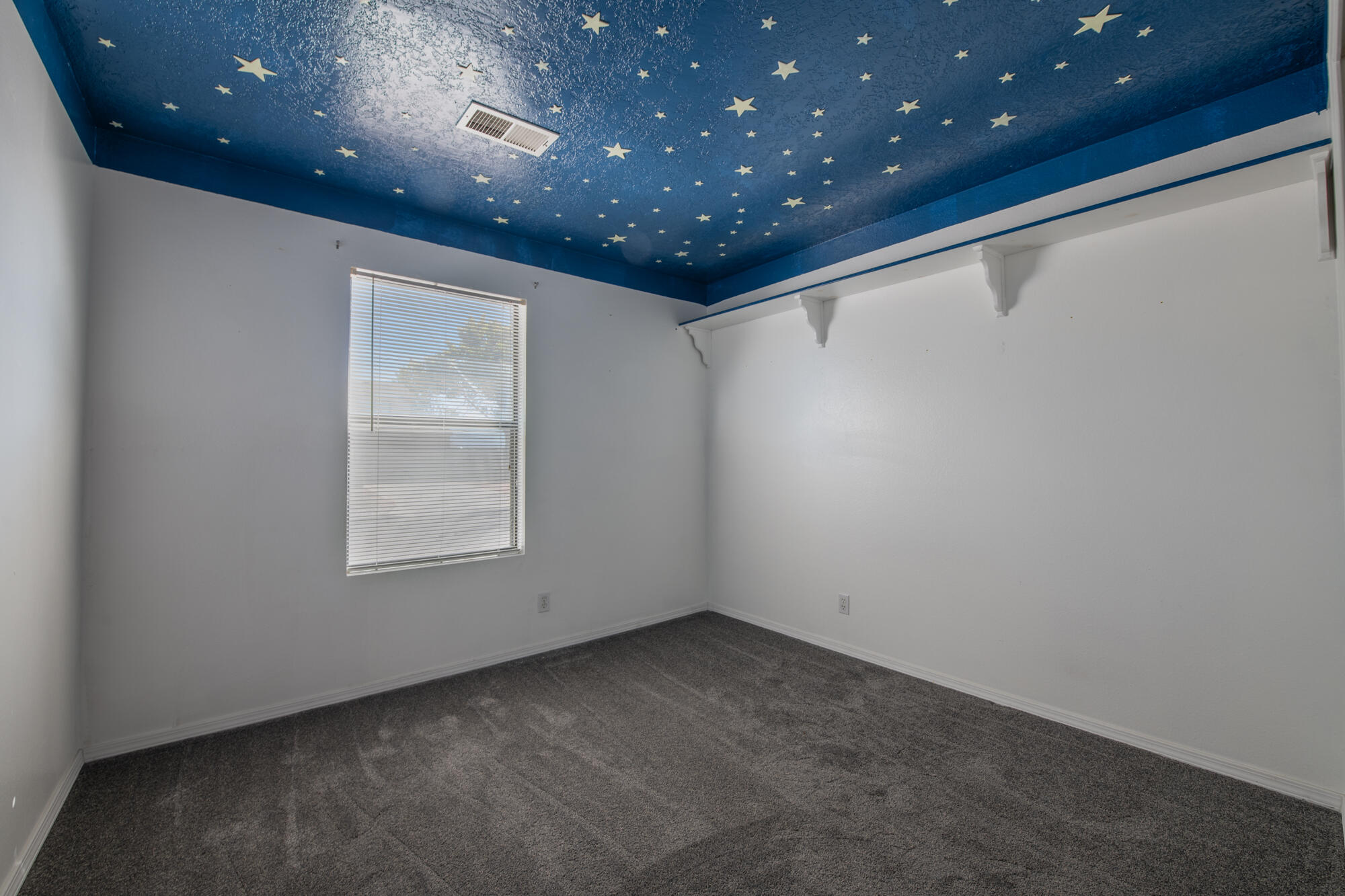 1945 Roanoke Drive NE