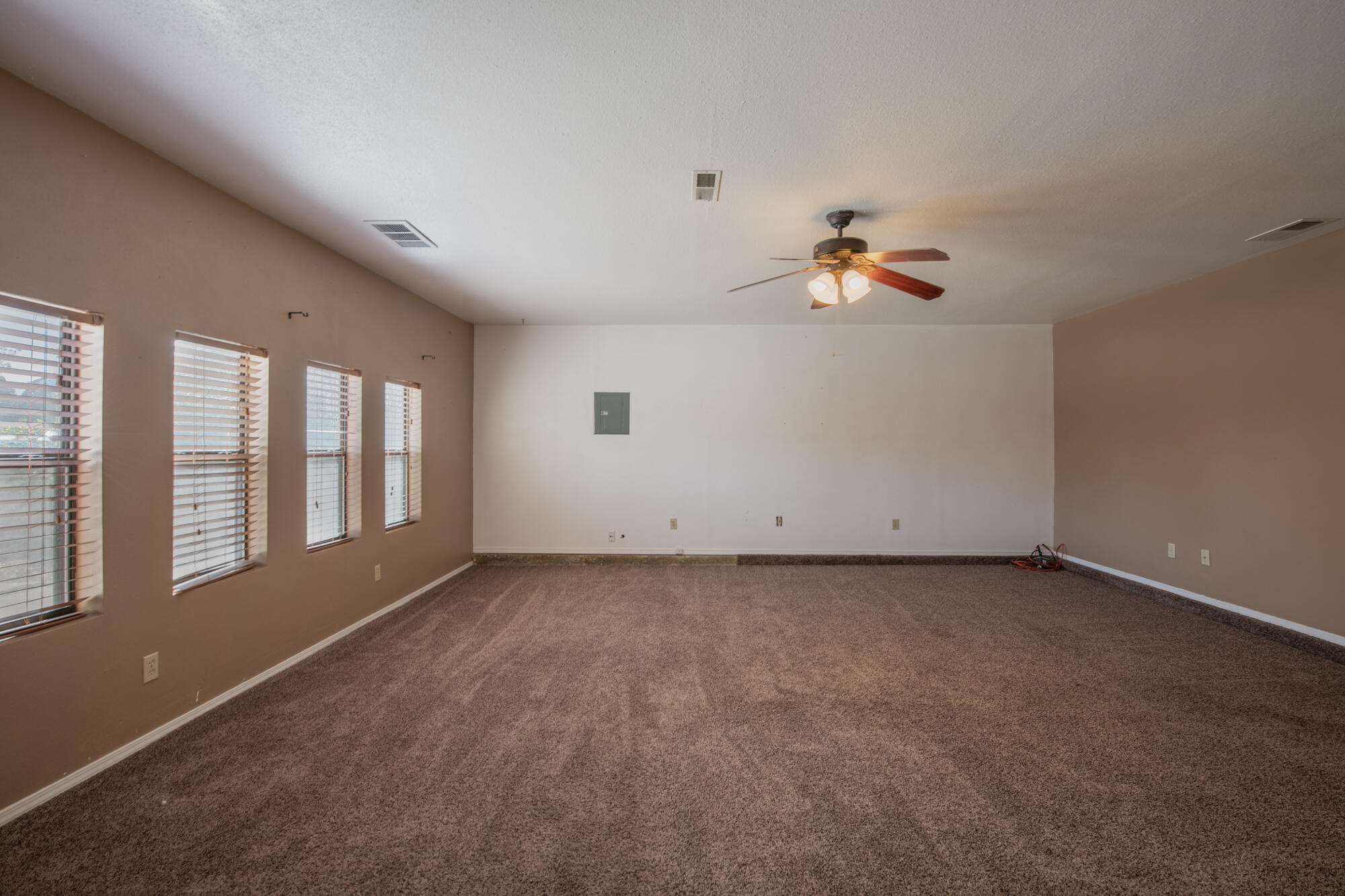 1945 Roanoke Drive NE