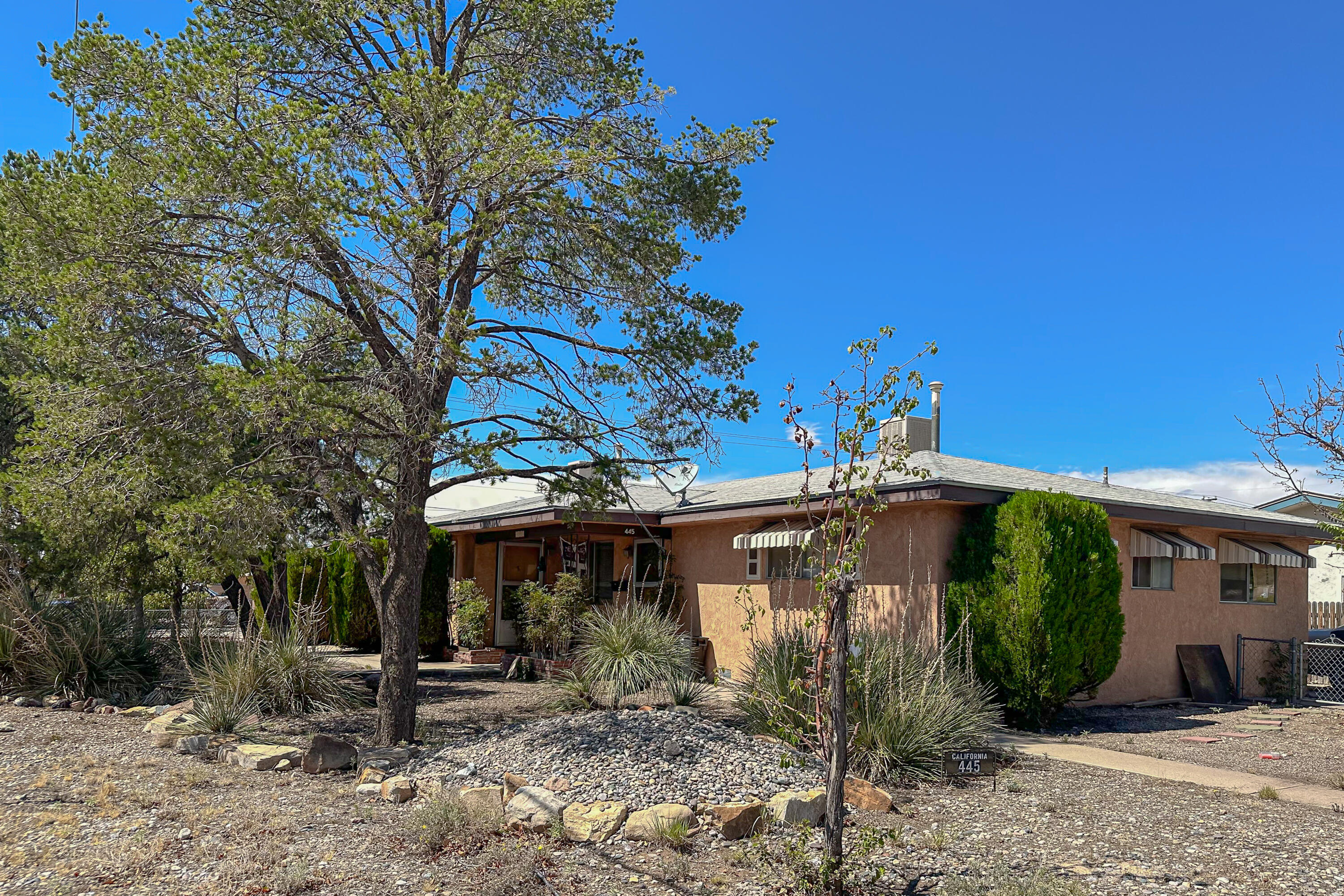 445 California Street SE