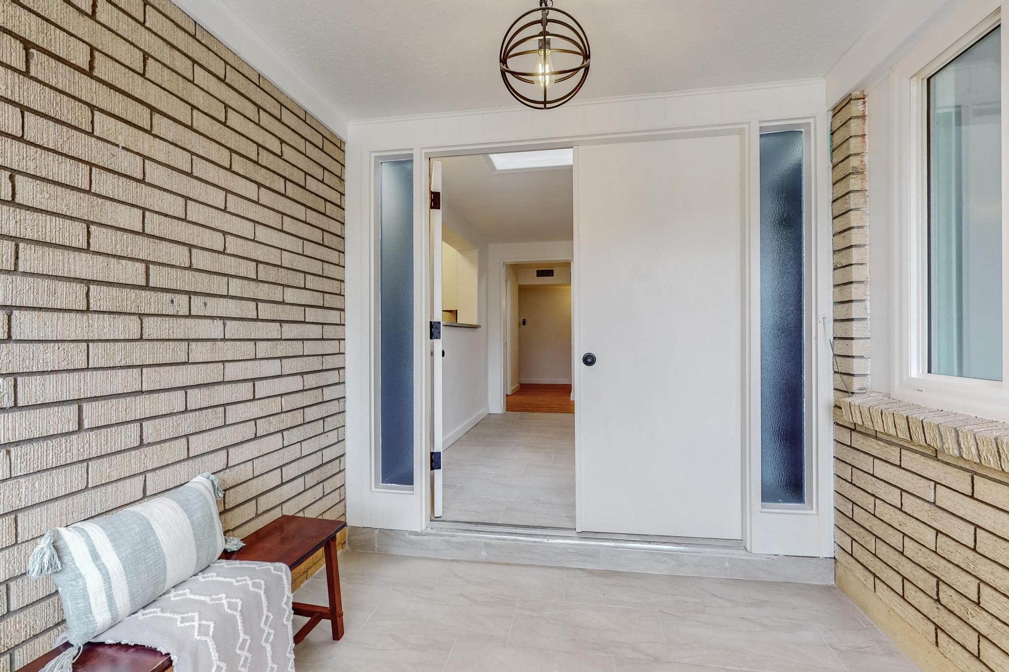 420 Palomas Drive NE