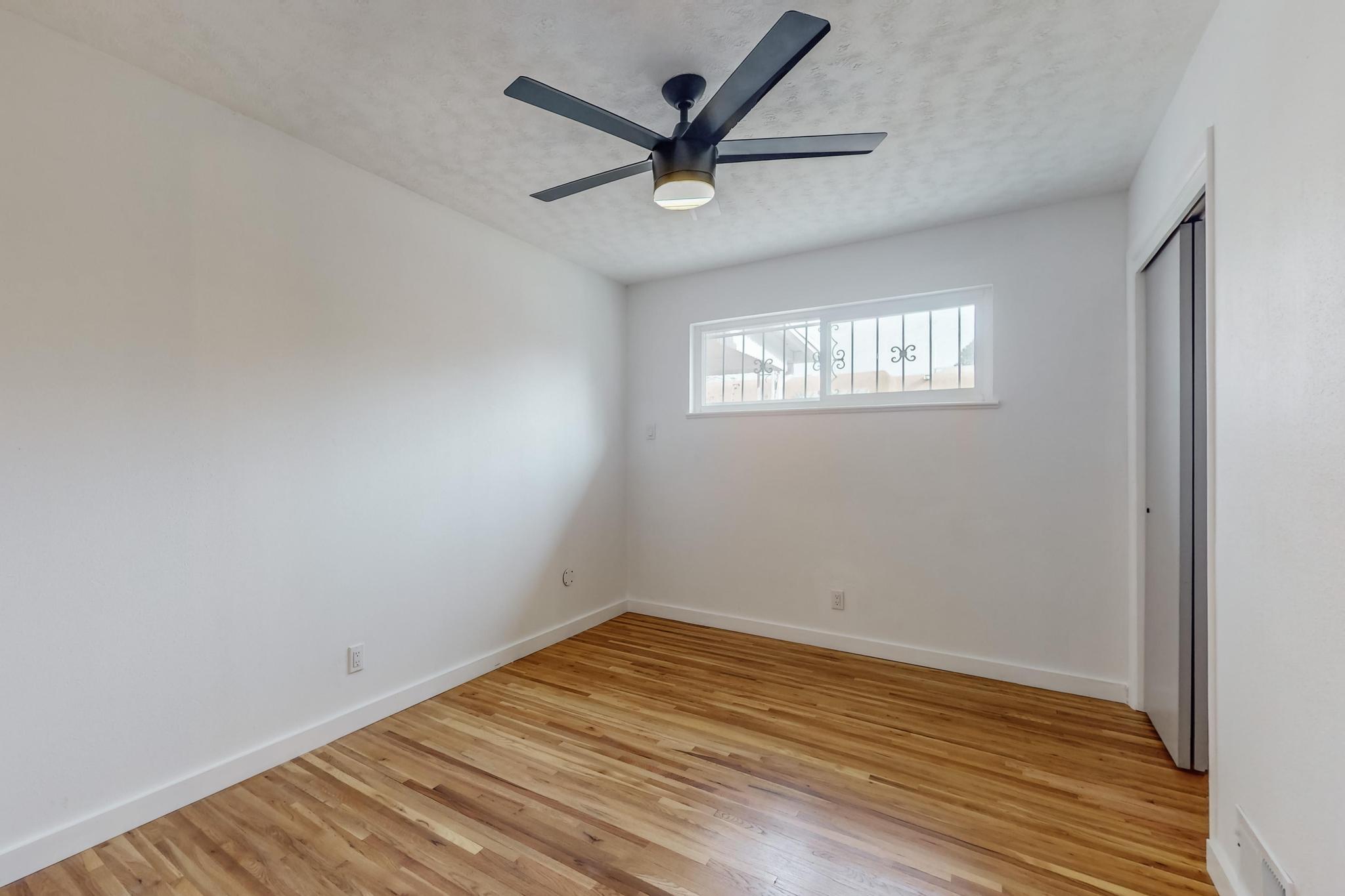 420 Palomas Drive NE