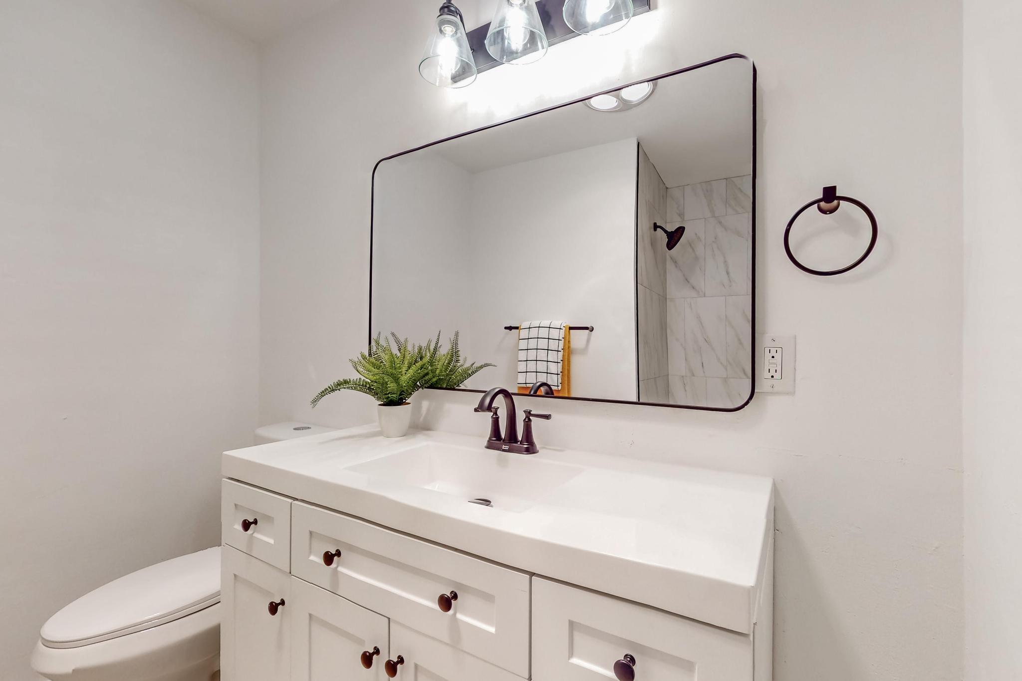 420 Palomas Drive NE