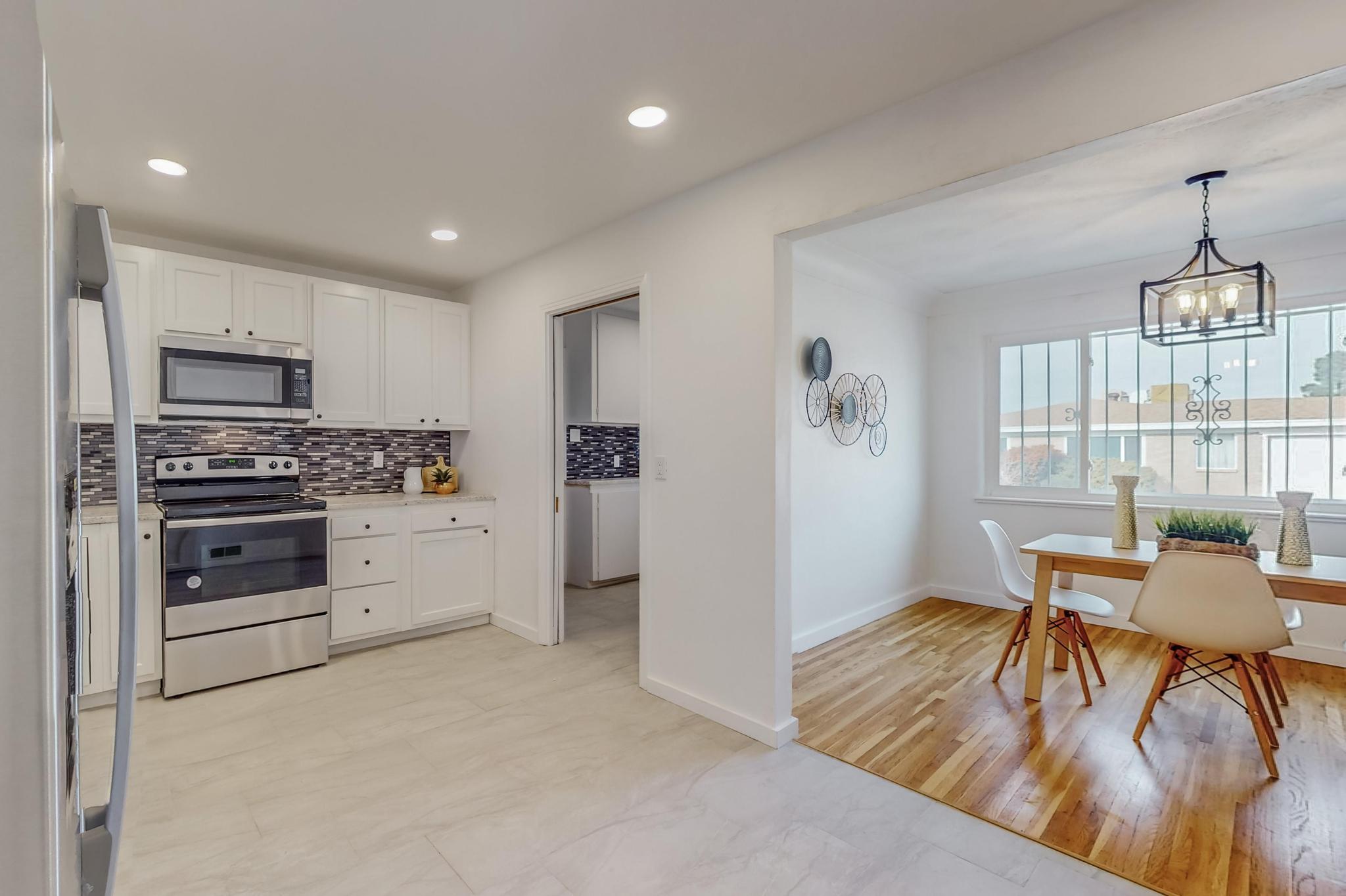 420 Palomas Drive NE