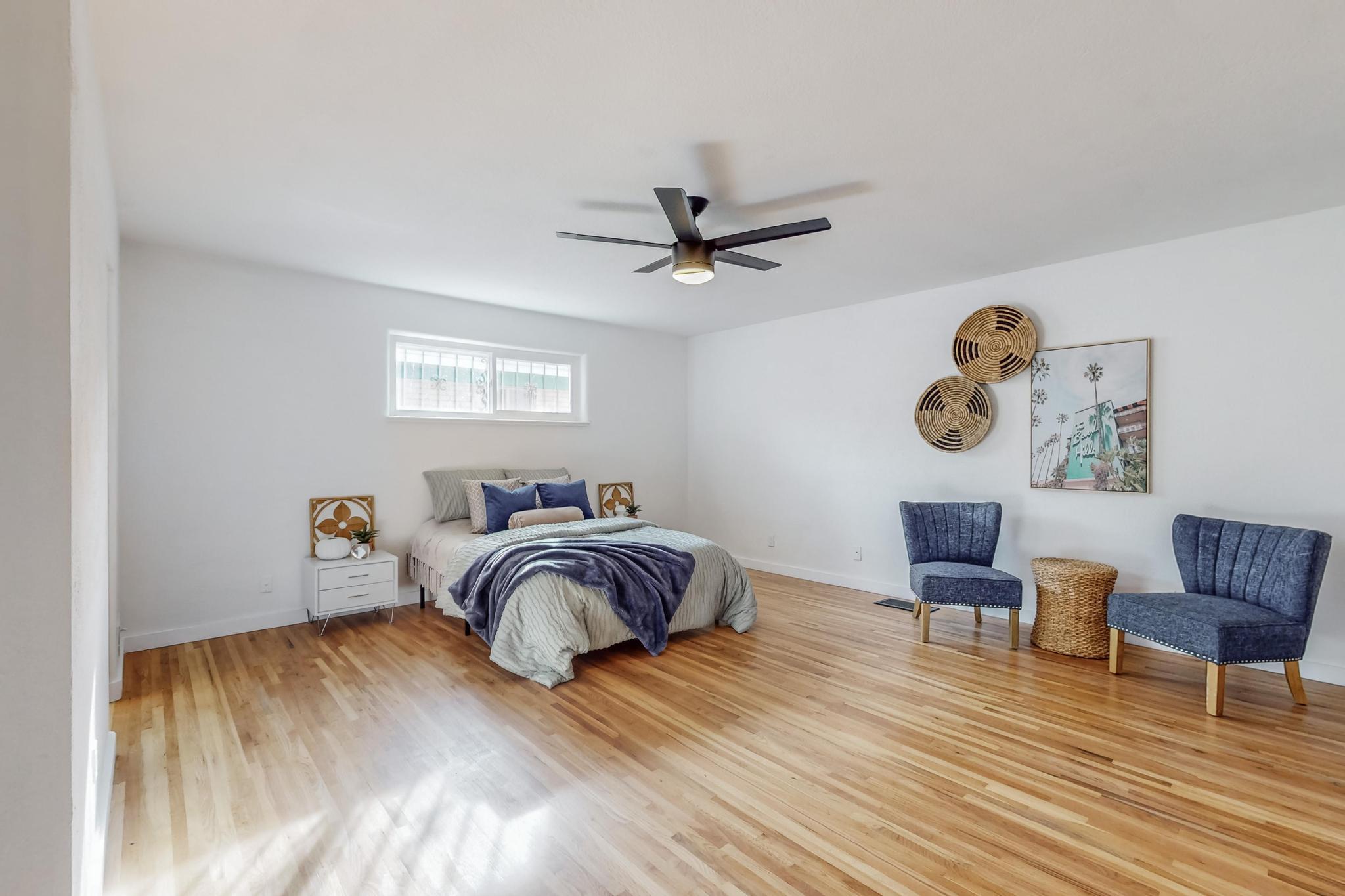 420 Palomas Drive NE