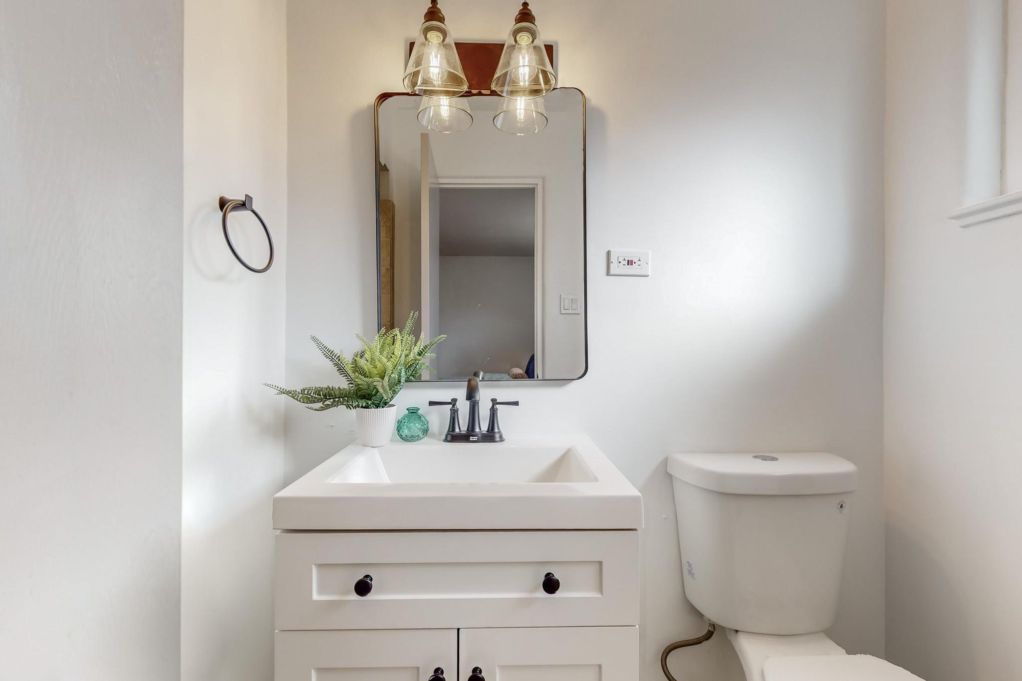 420 Palomas Drive NE