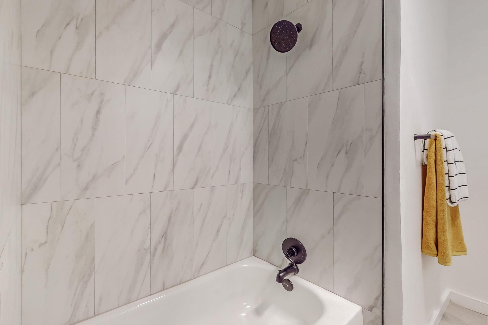 420 Palomas Drive NE