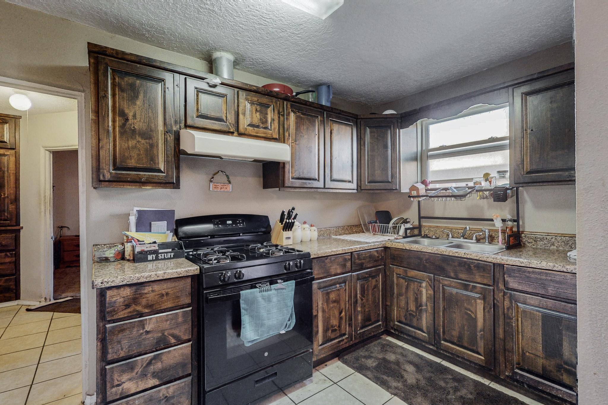 501 Candelaria Road NW