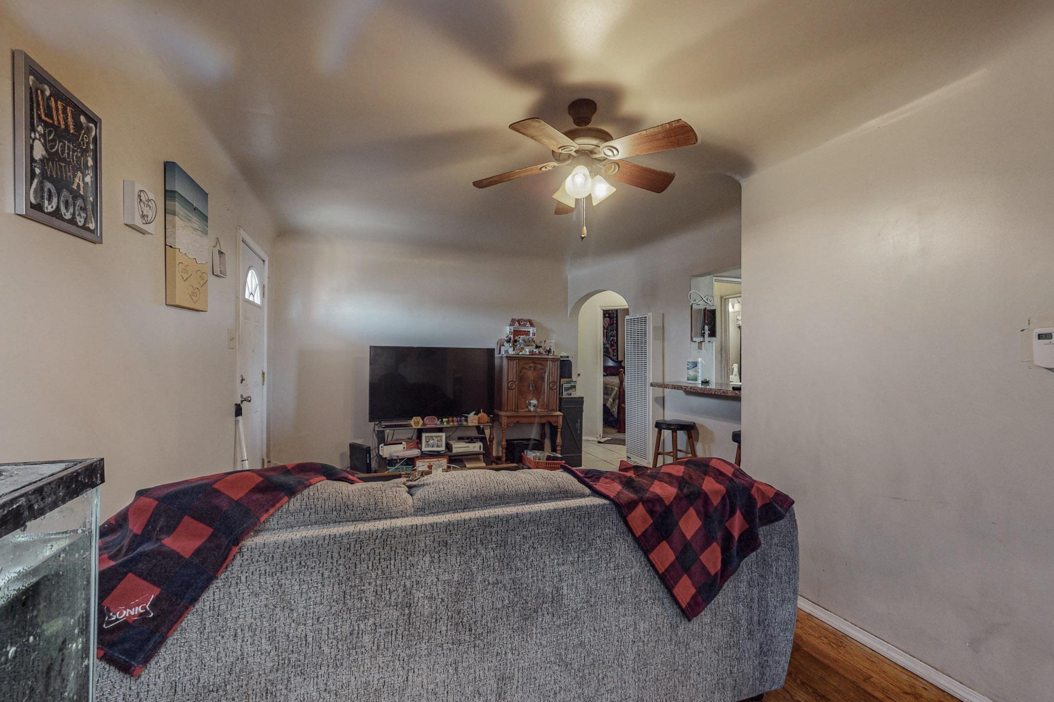 501 Candelaria Road NW