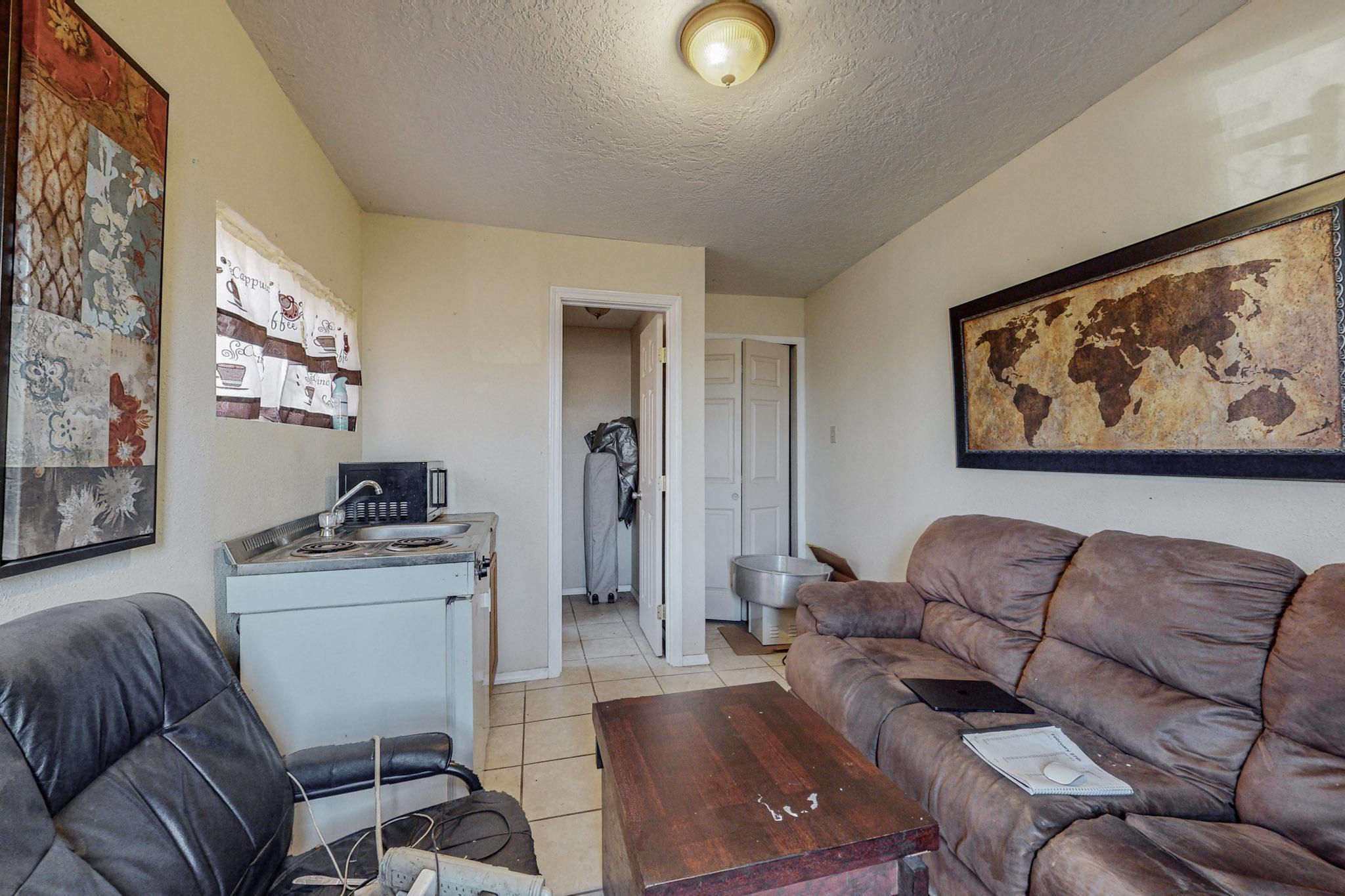 501 Candelaria Road NW