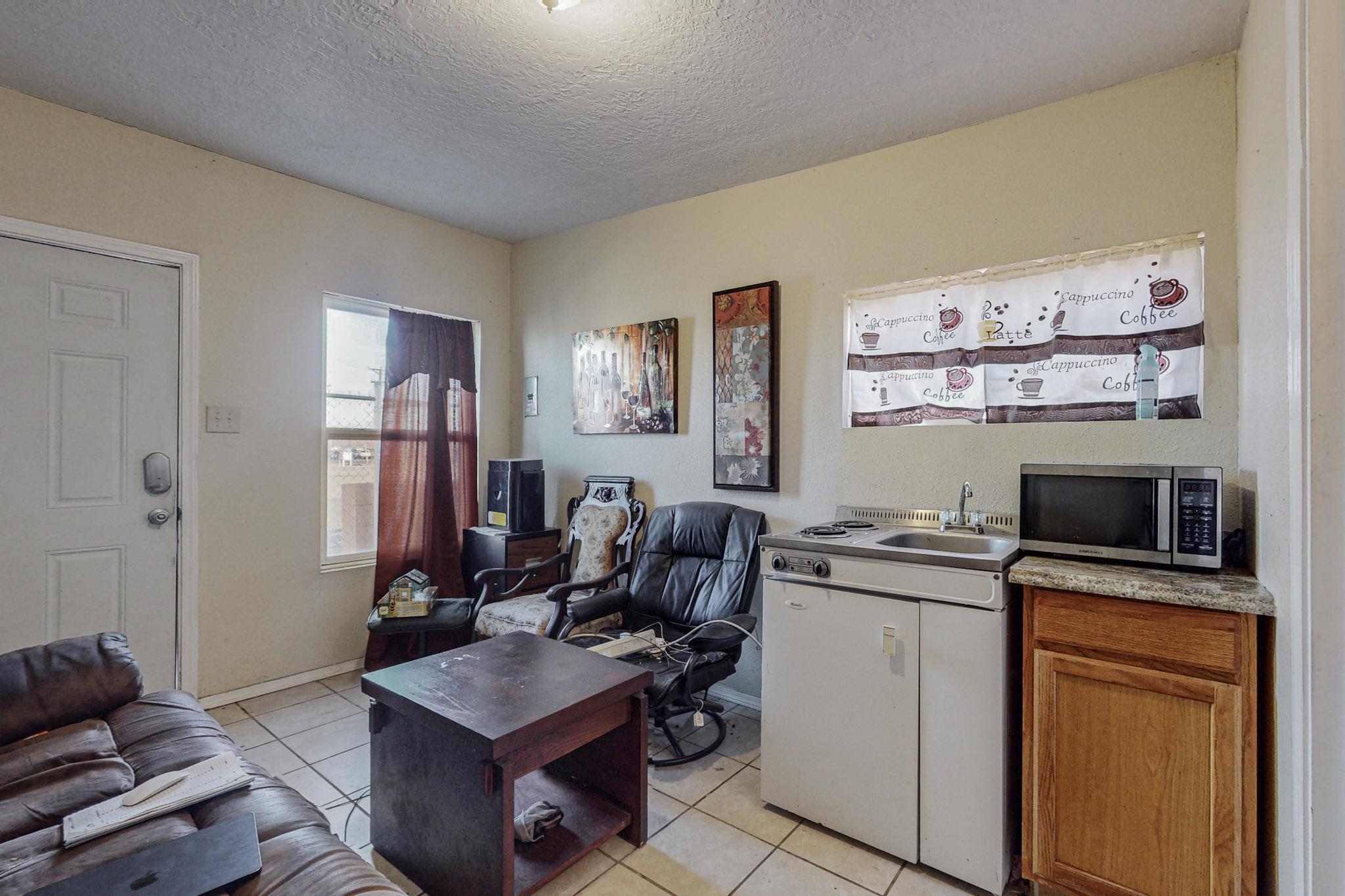 501 Candelaria Road NW