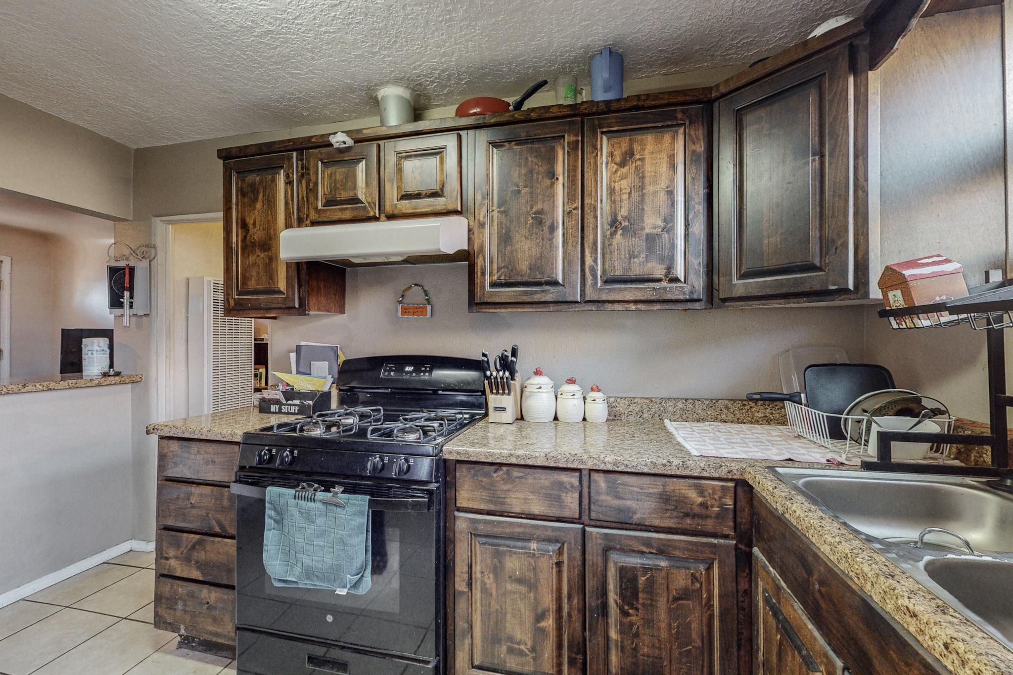 501 Candelaria Road NW