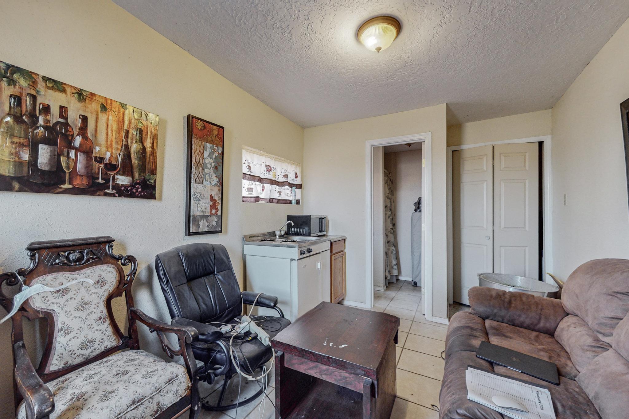 501 Candelaria Road NW