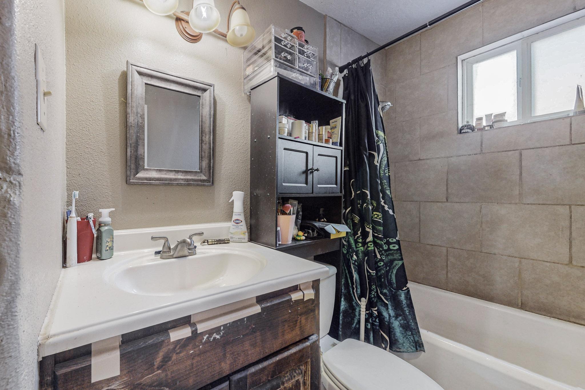 501 Candelaria Road NW