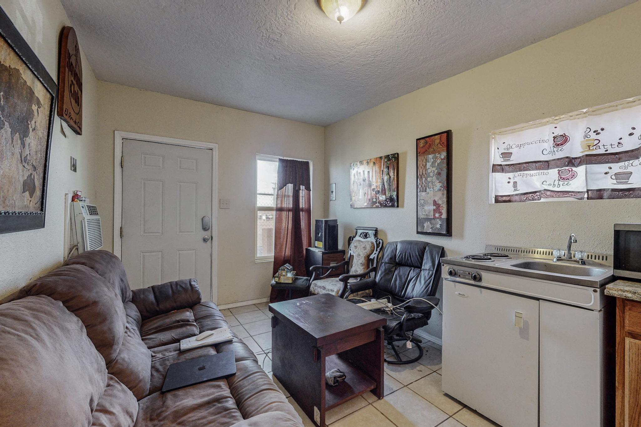 501 Candelaria Road NW