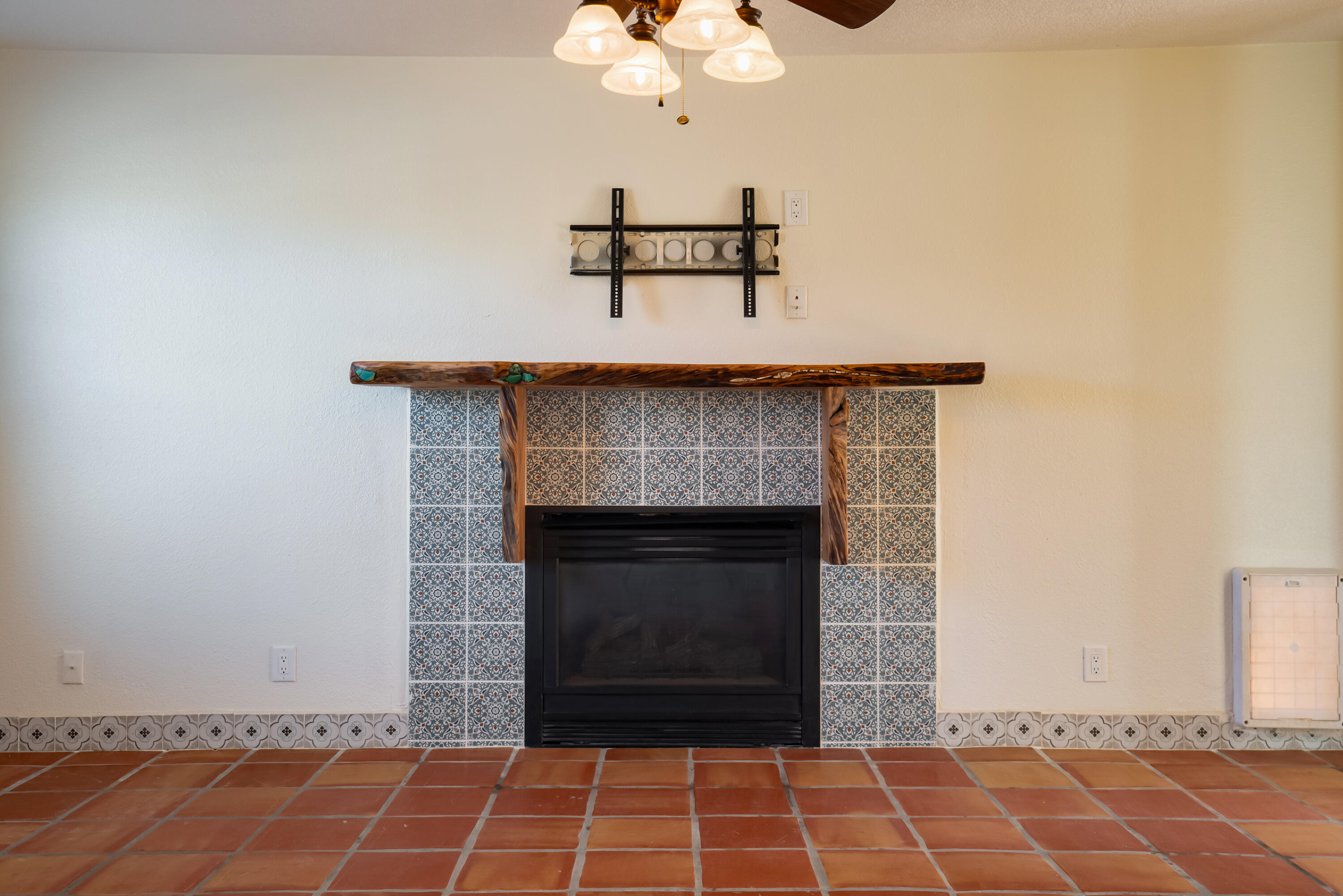 6940 Topeka Hills Drive NE