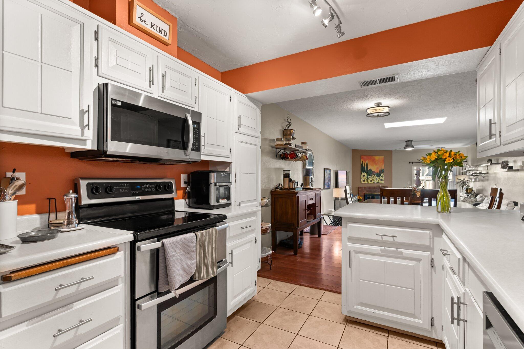 6031 Del Campo Place NE