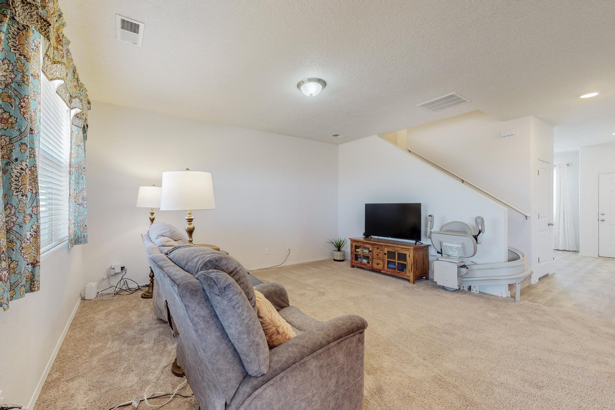 11 Dos Hermanos Court