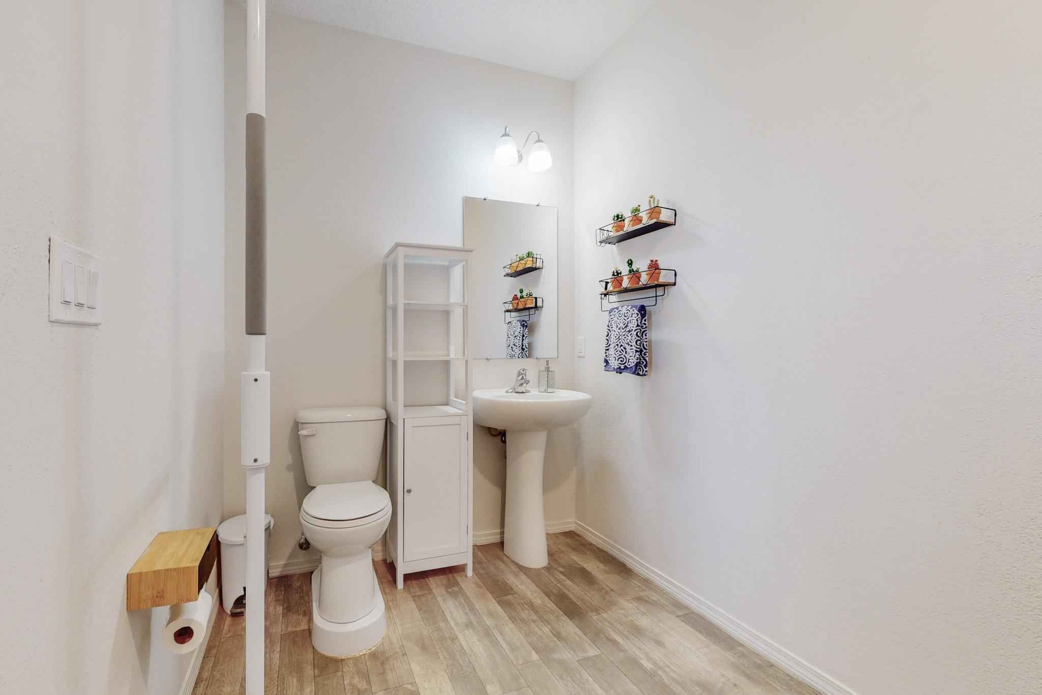 11 Dos Hermanos Court