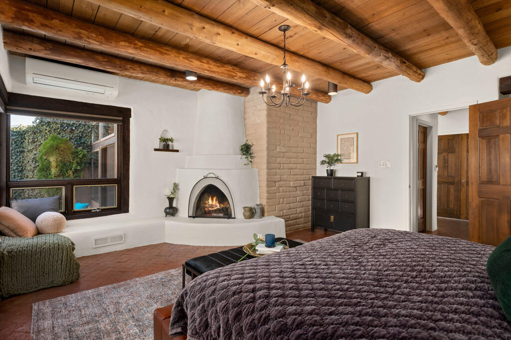 538 Black Bear Road NE