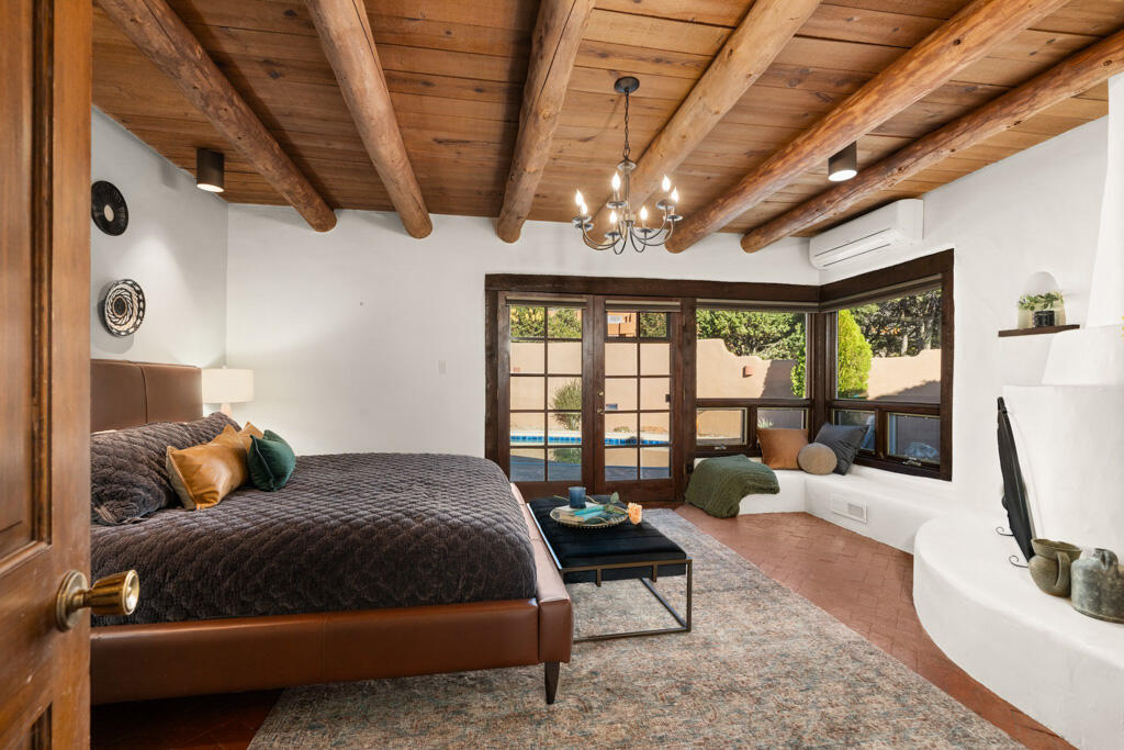 538 Black Bear Road NE