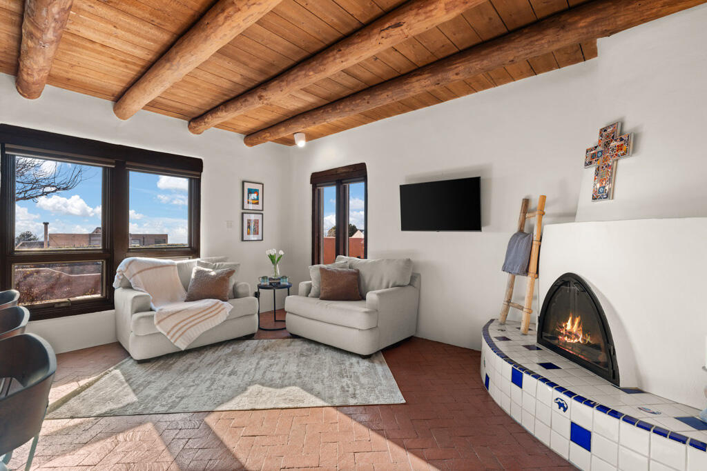 538 Black Bear Road NE