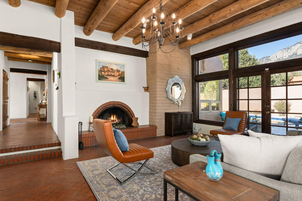 538 Black Bear Road NE