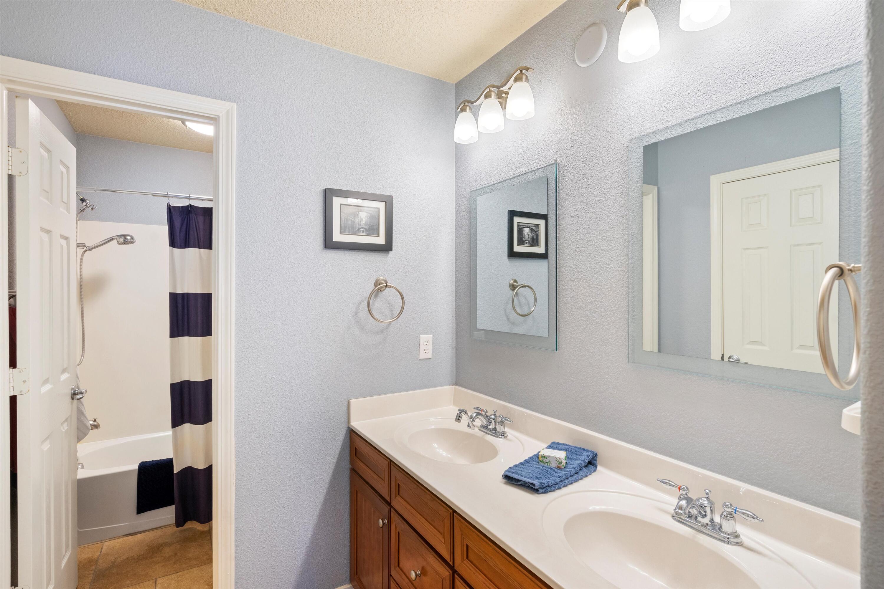 1007 Desert Broom Road NE