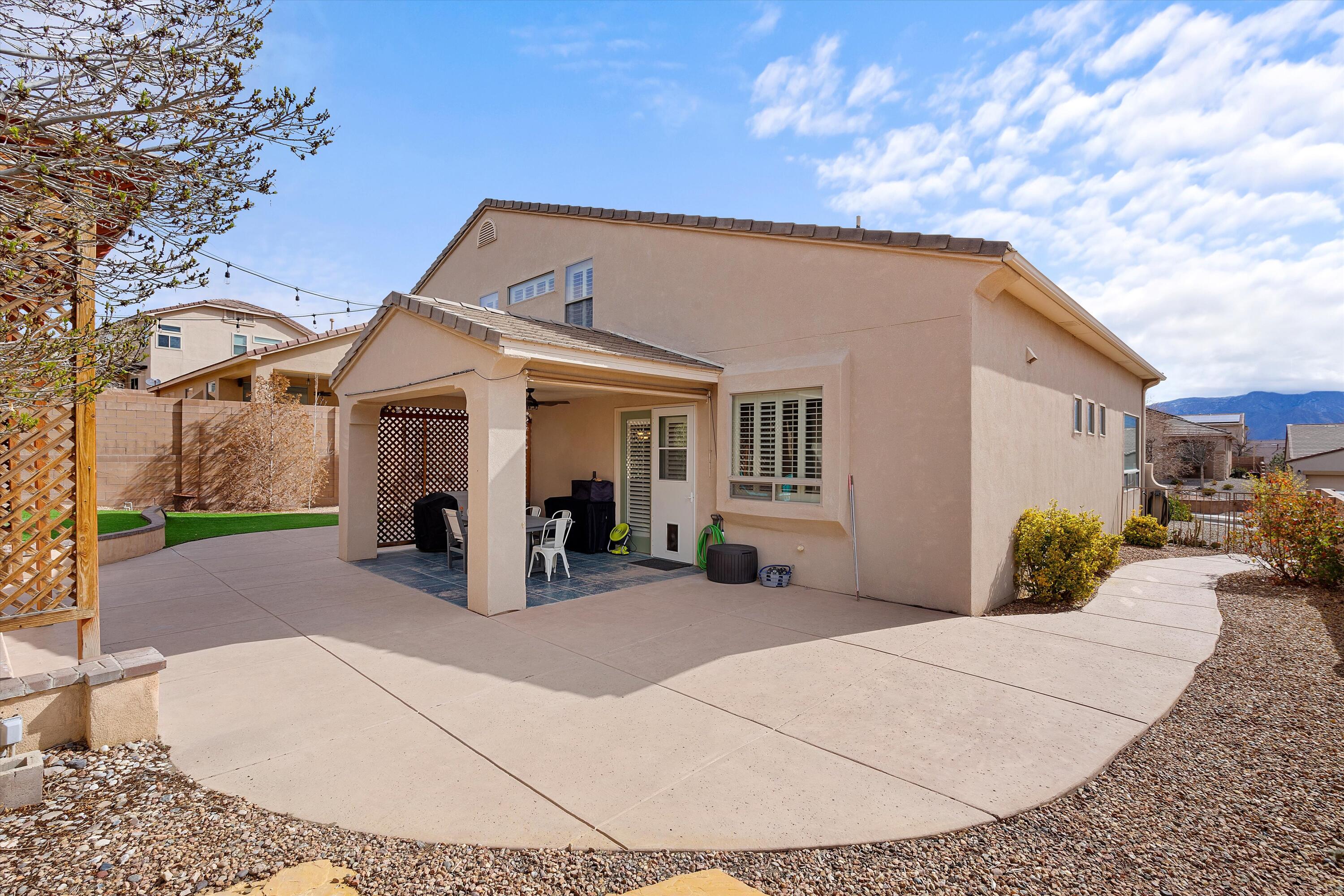 1007 Desert Broom Road NE