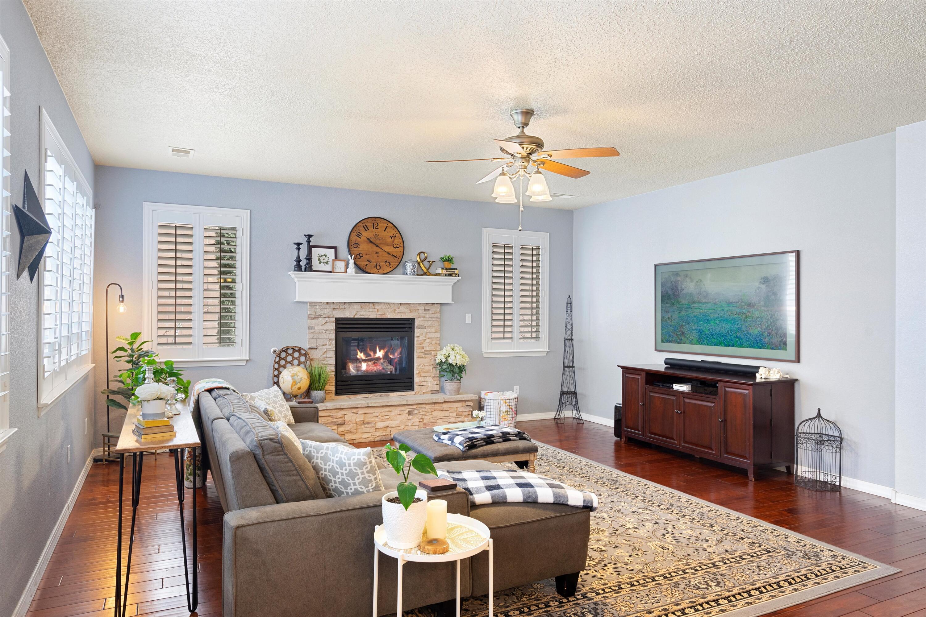 1007 Desert Broom Road NE