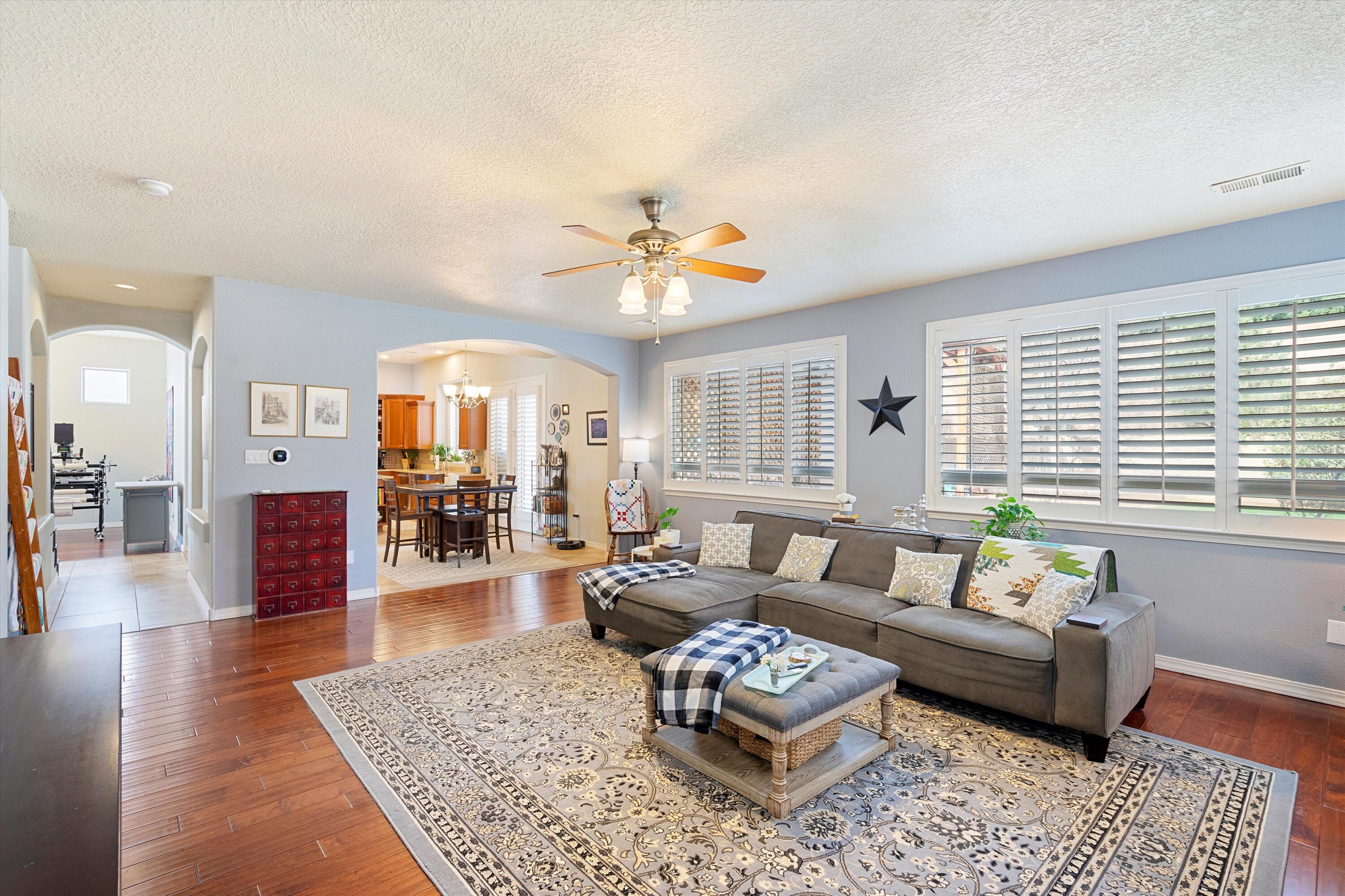 1007 Desert Broom Road NE