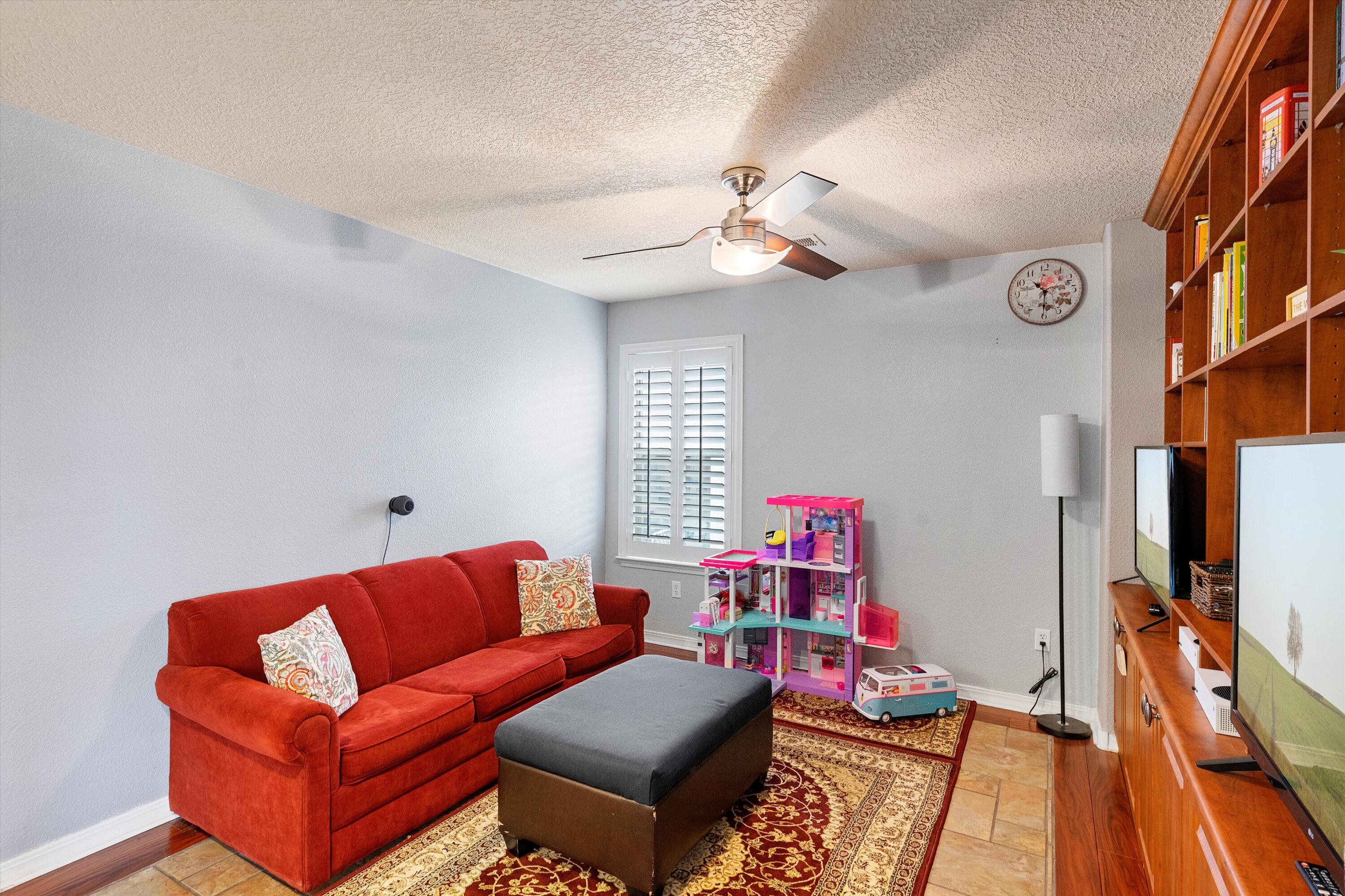 1007 Desert Broom Road NE