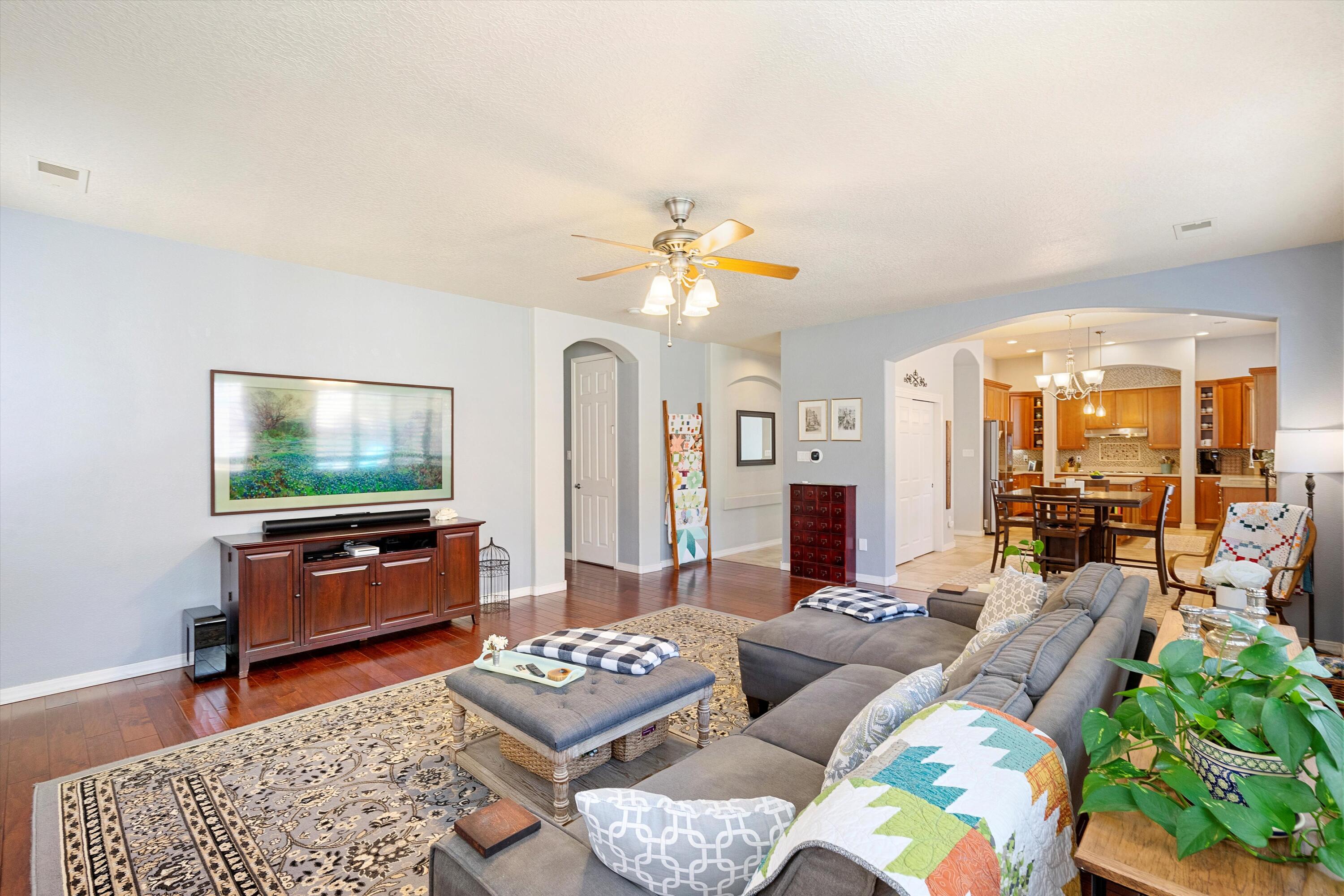 1007 Desert Broom Road NE