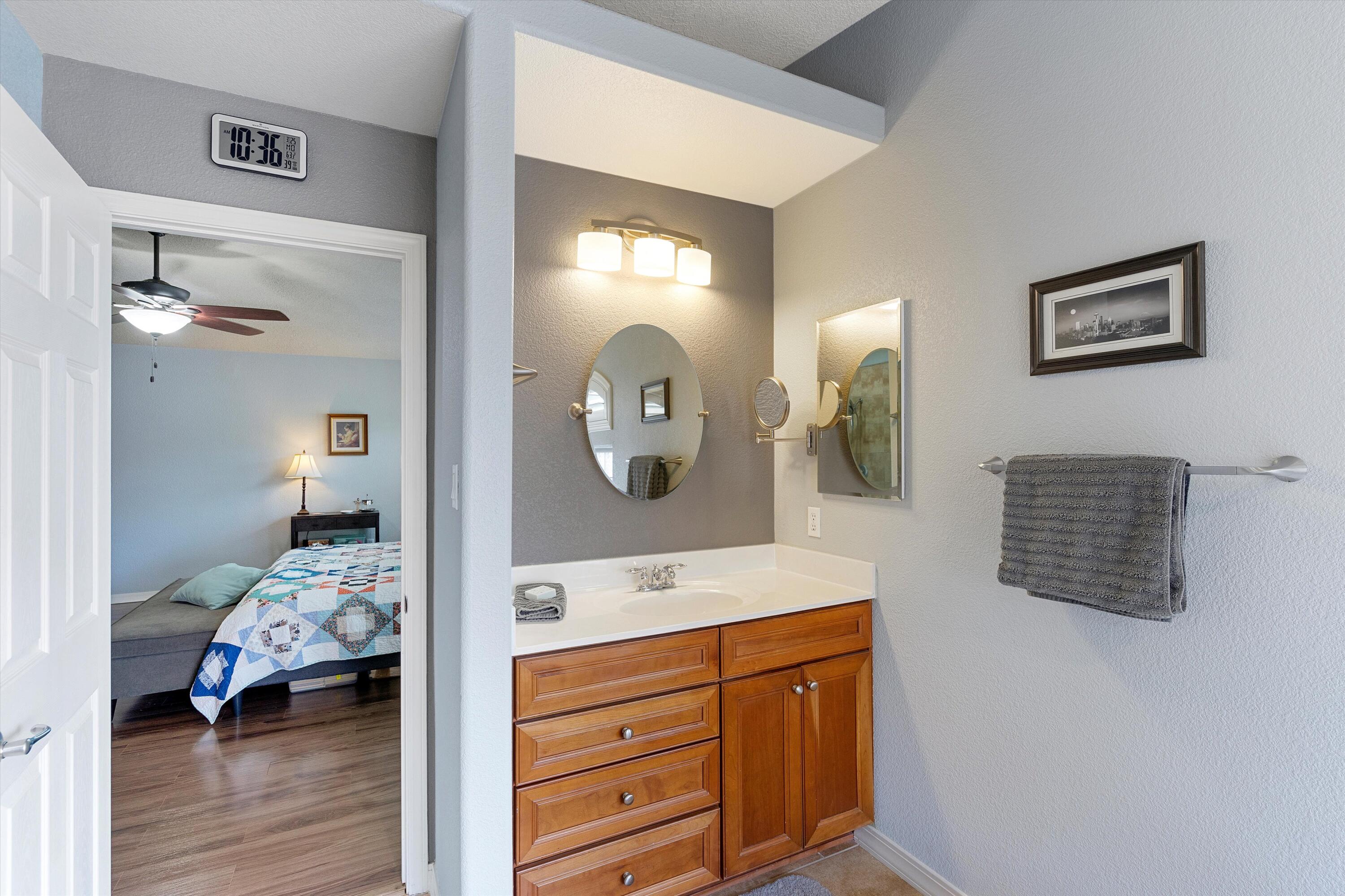 1007 Desert Broom Road NE